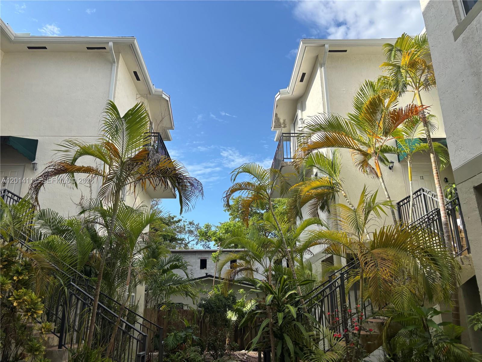 2850 Coconut Ave #4