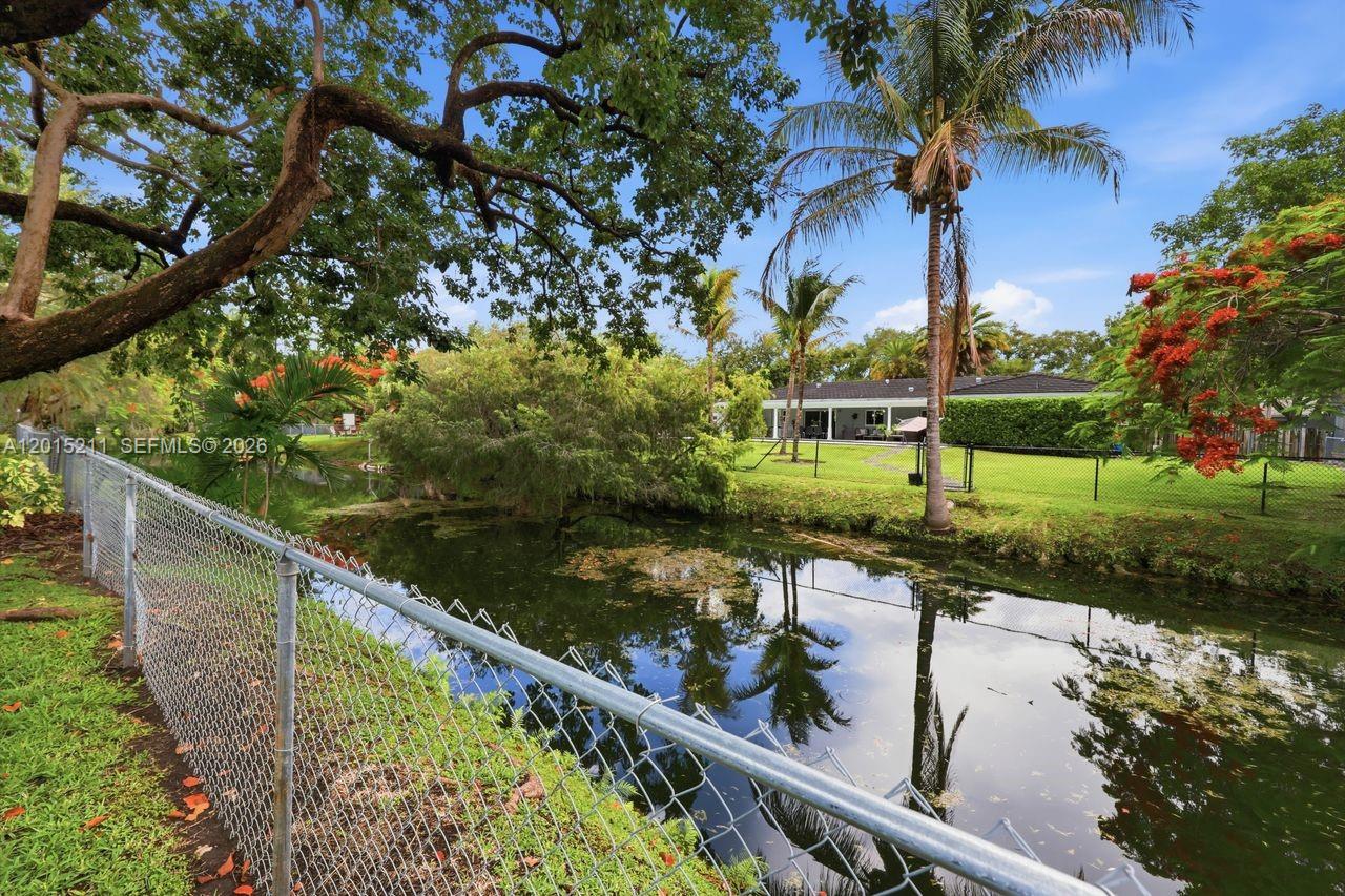 13060 SW 70th Ave Pinecrest, FL 33156