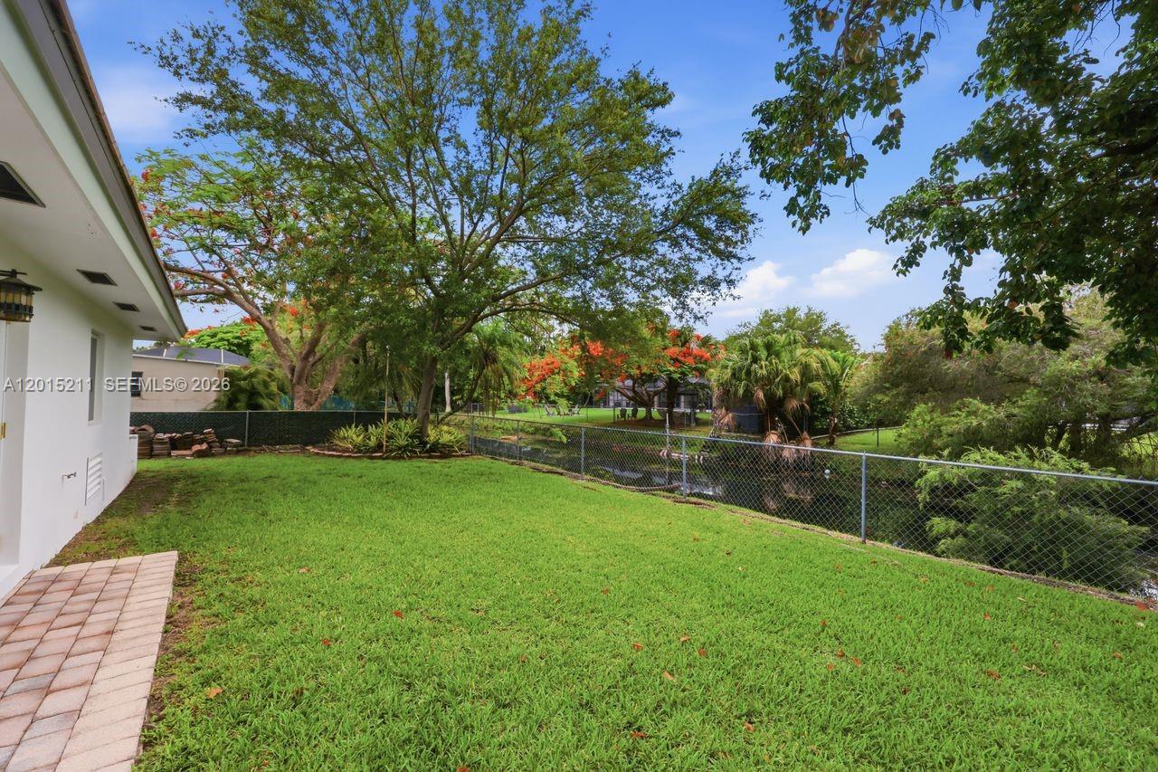 13060 SW 70th Ave Pinecrest, FL 33156
