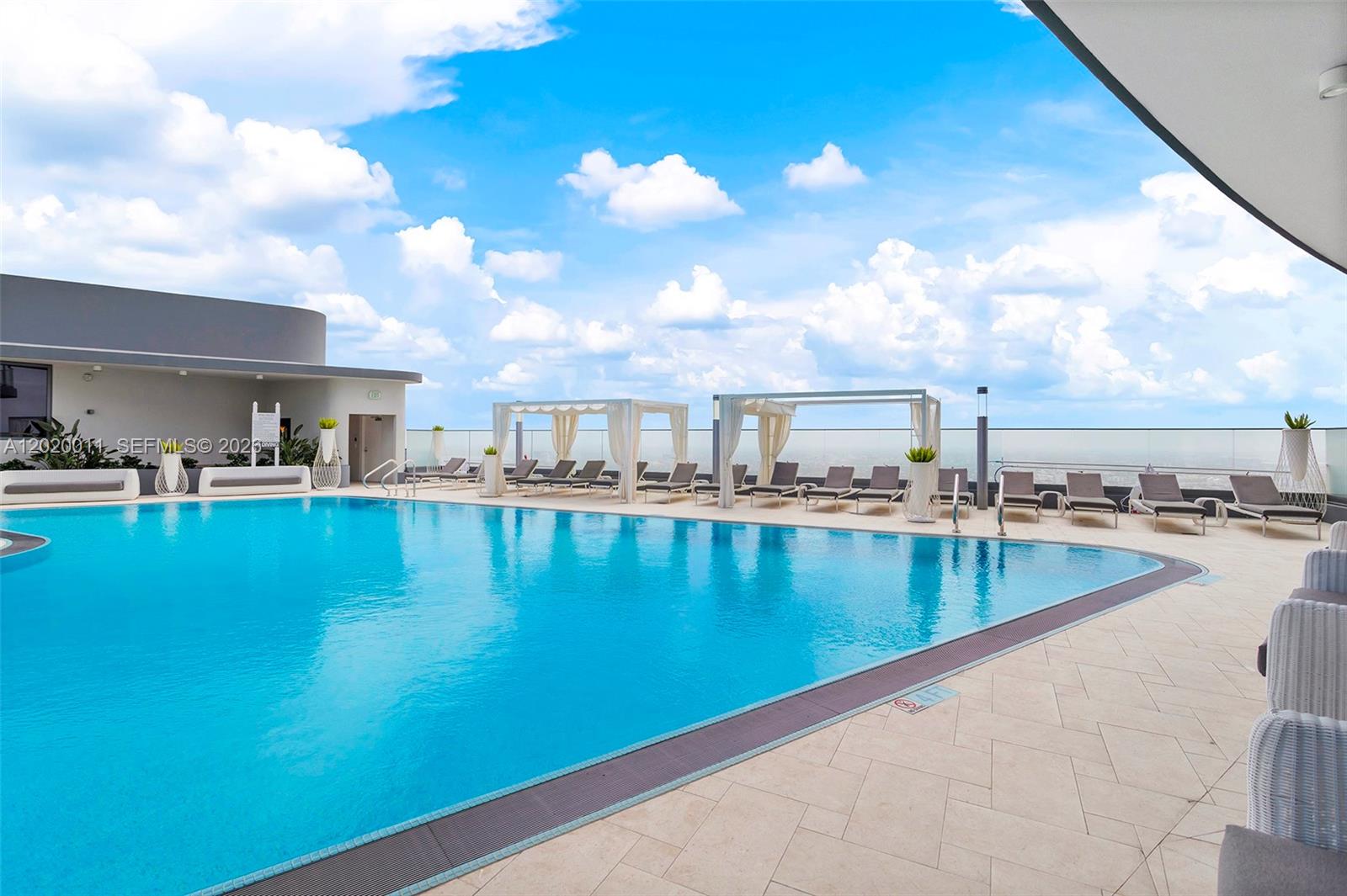 image Brickell Flatiron52