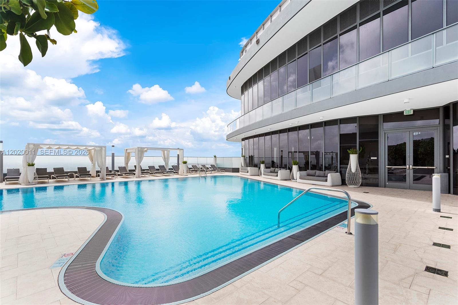 image Brickell Flatiron53