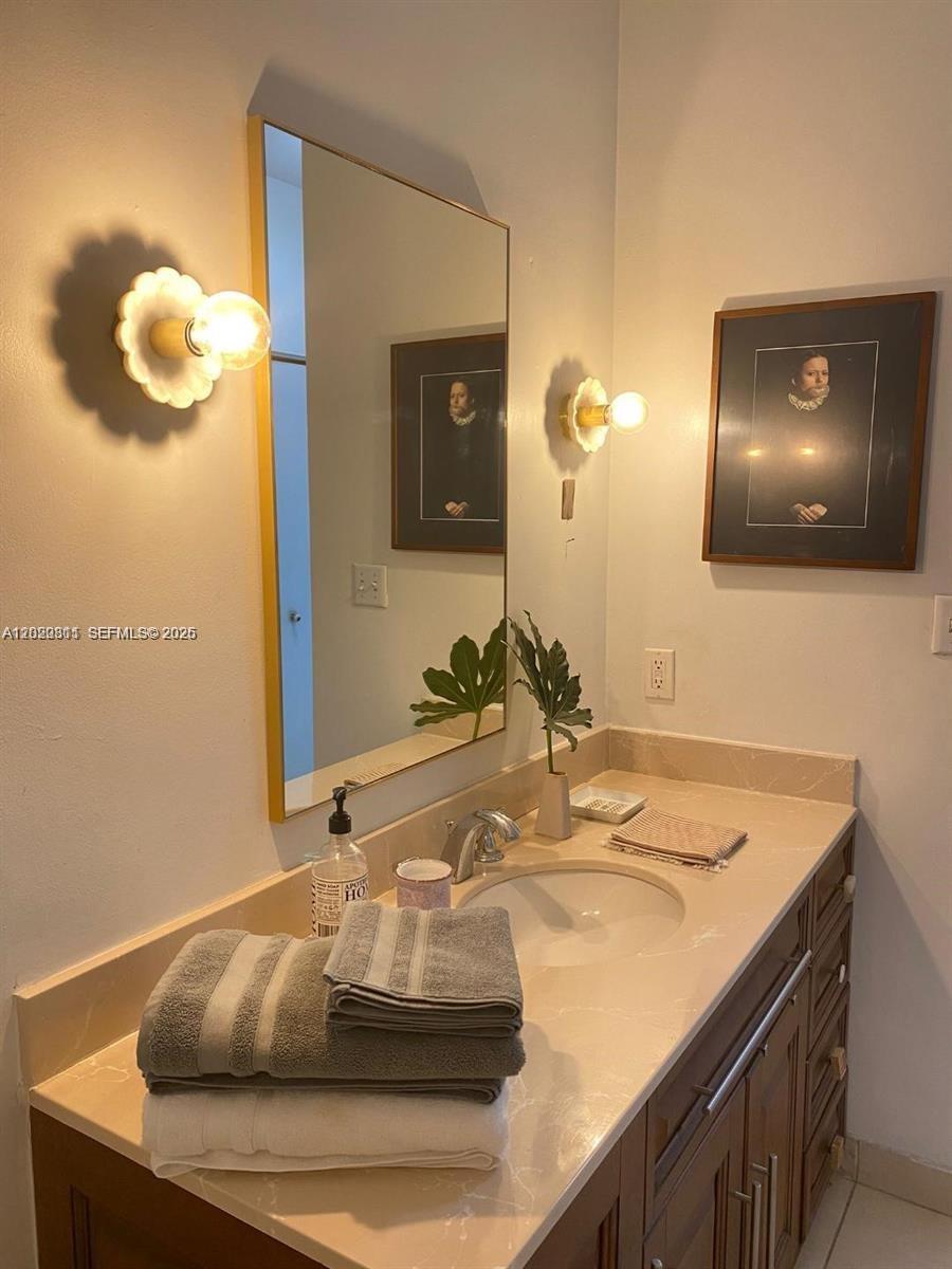 image Cite on the Bay West10