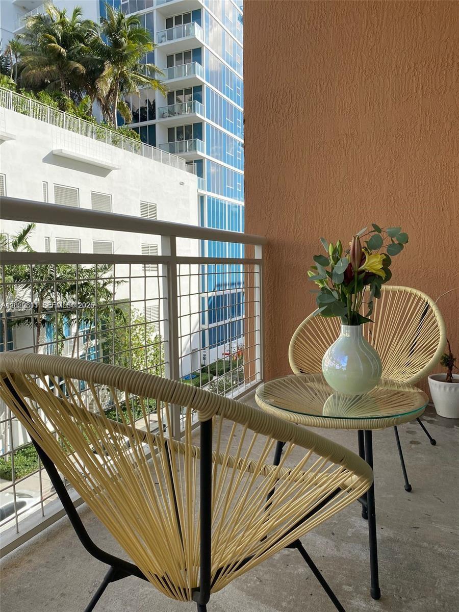 image Cite on the Bay West6