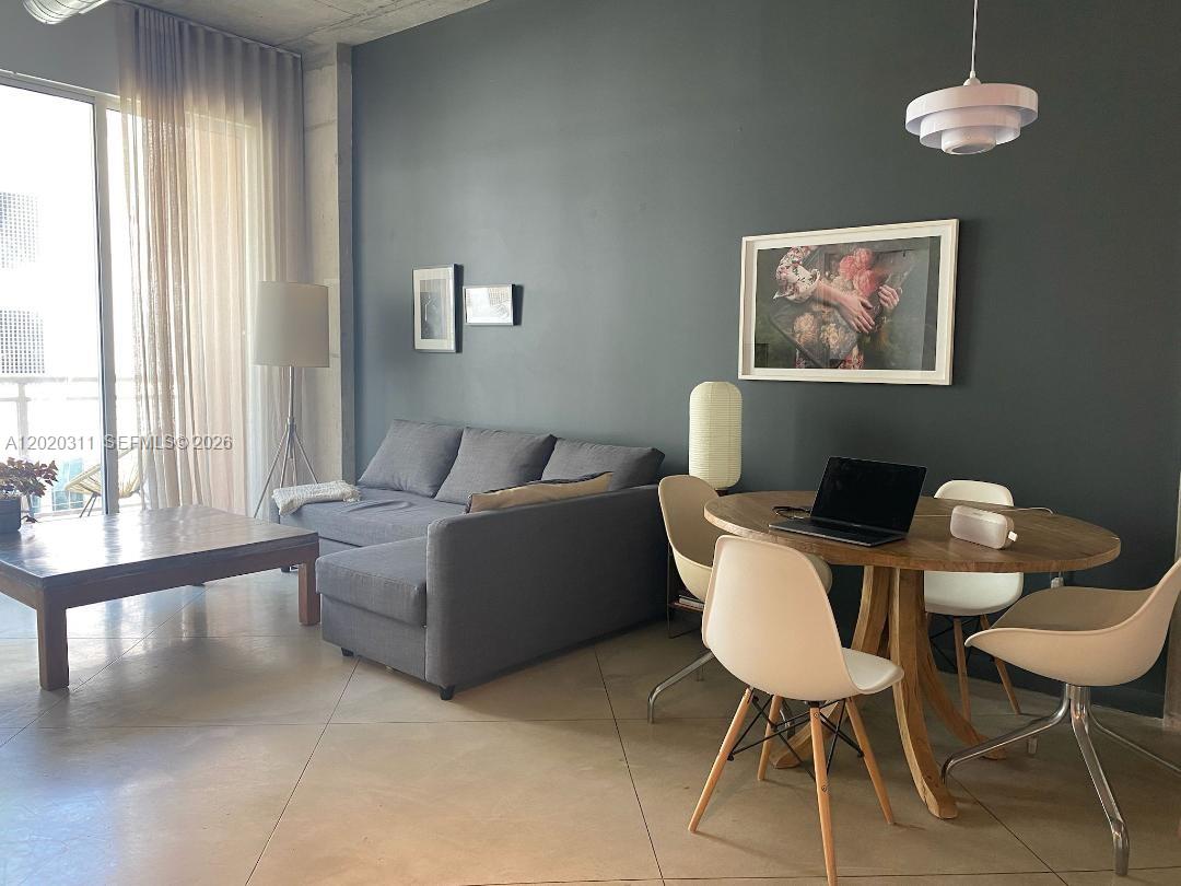 image Cite on the Bay West8