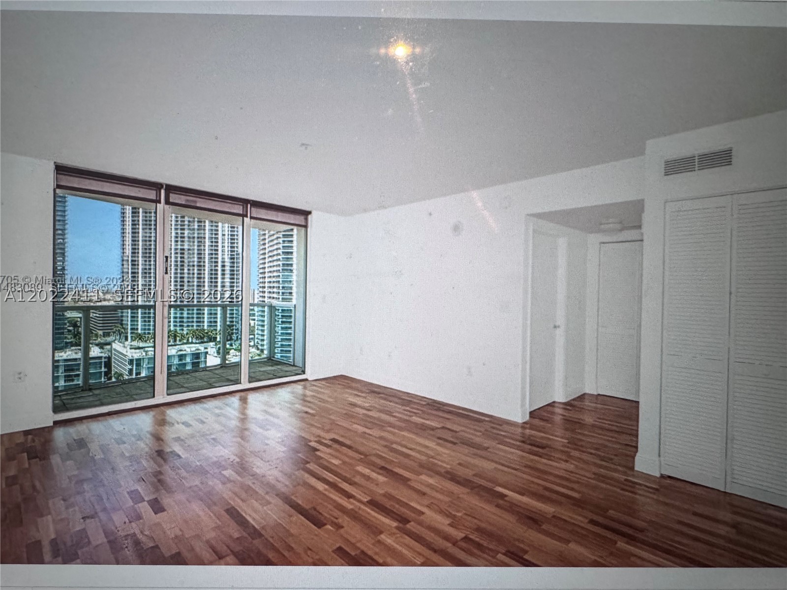 image Brickell on the River North1