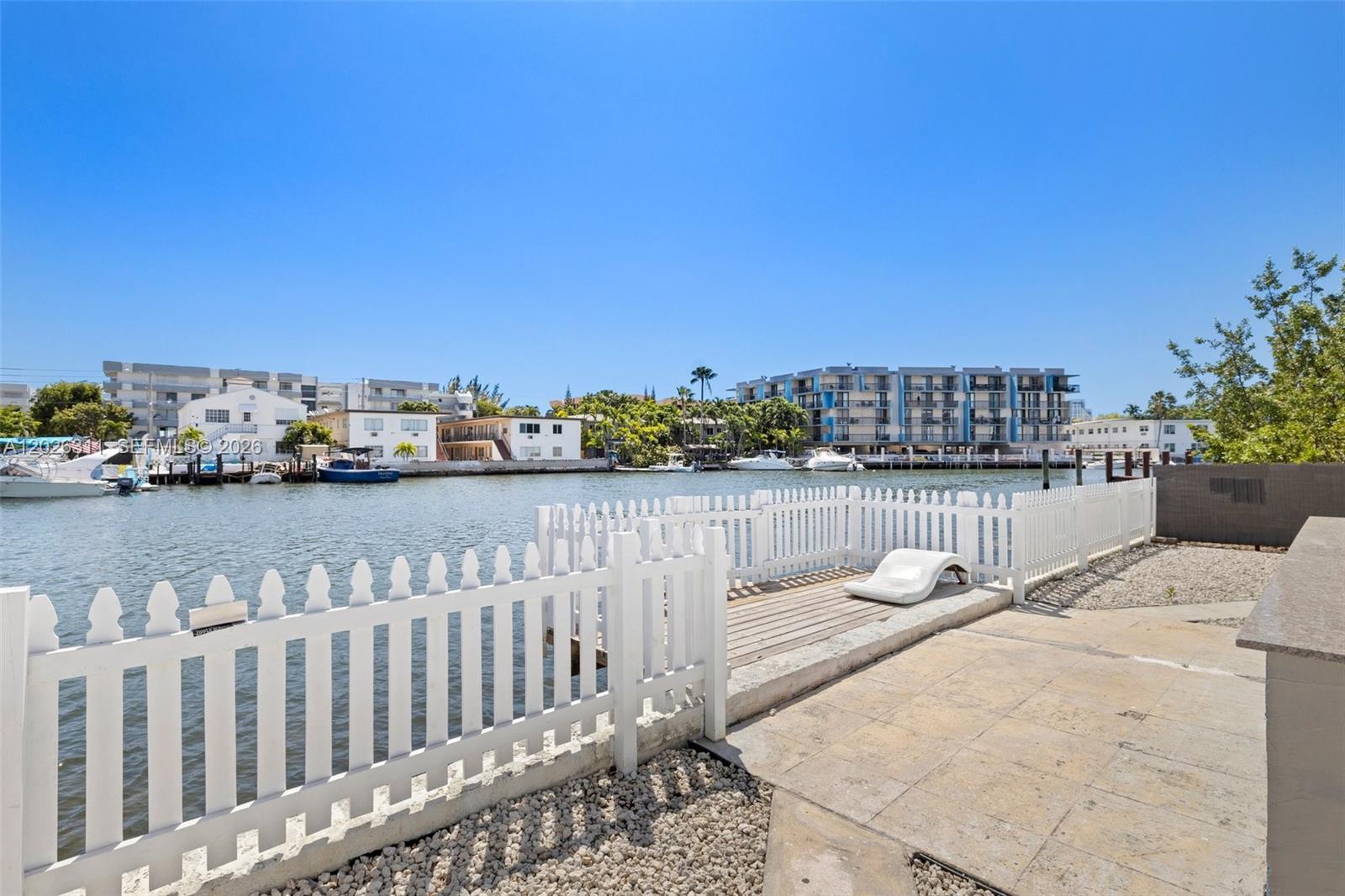 8135 Crespi Blvd #4