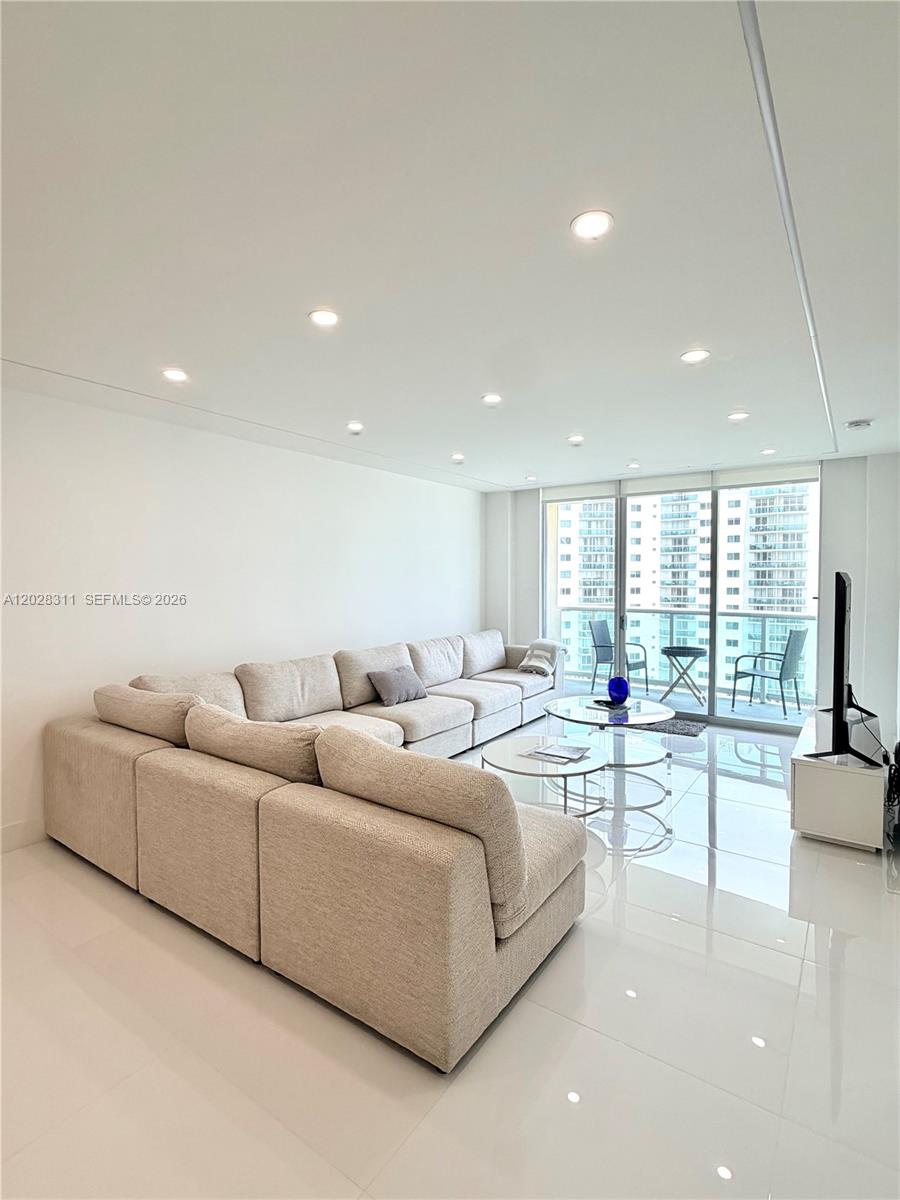 19390 Collins Ave #908 Sunny Isles Beach, FL 33160