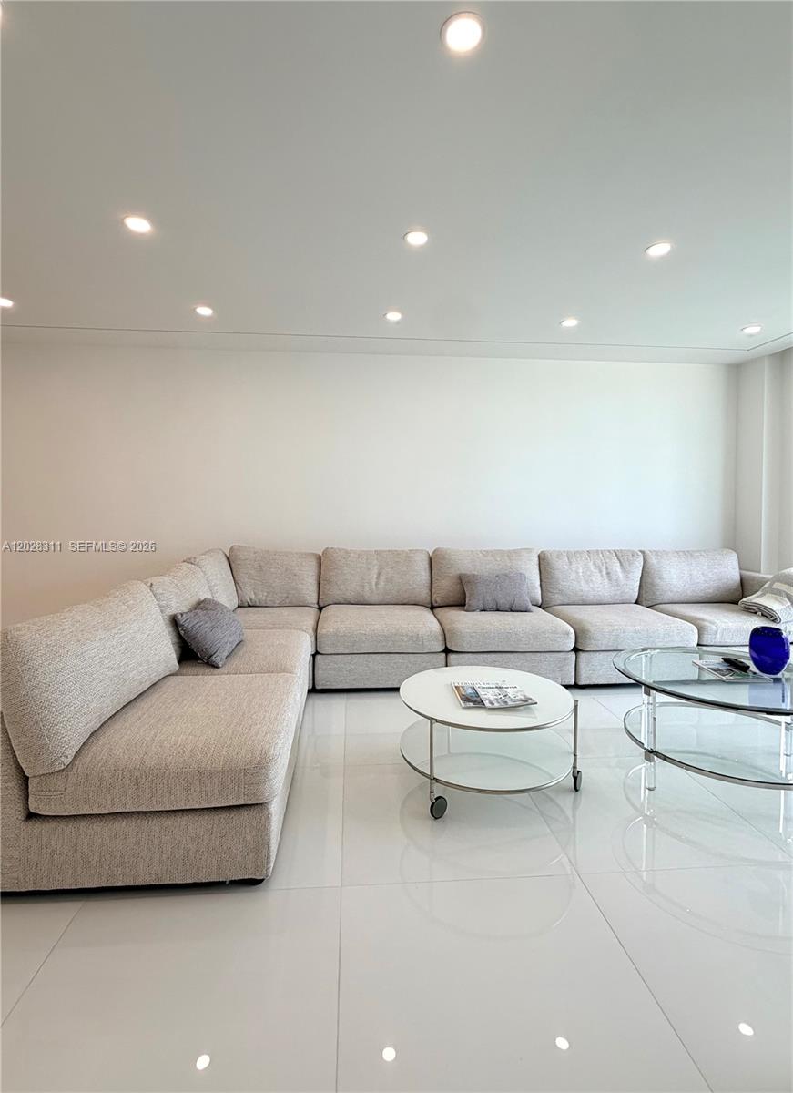 19390 Collins Ave #908 Sunny Isles Beach, FL 33160