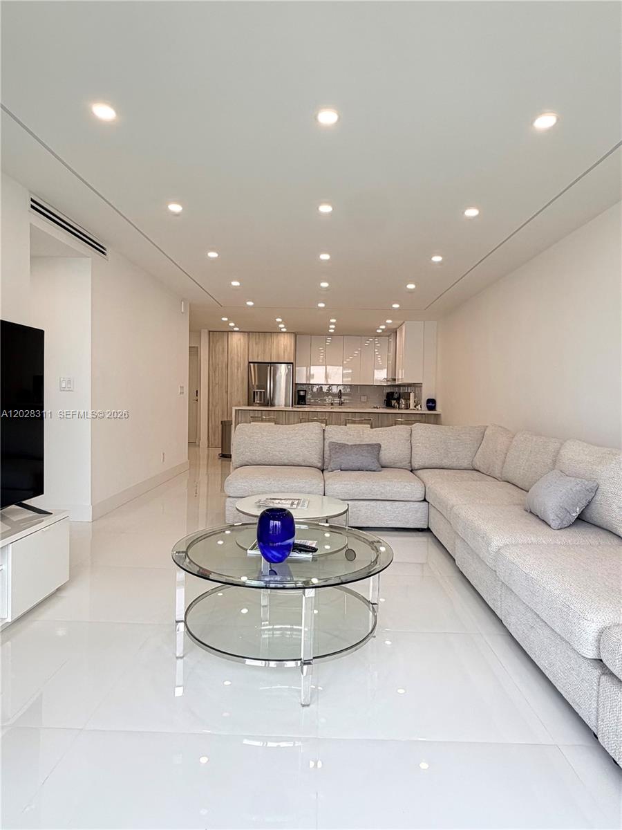 19390 Collins Ave #908 Sunny Isles Beach, FL 33160