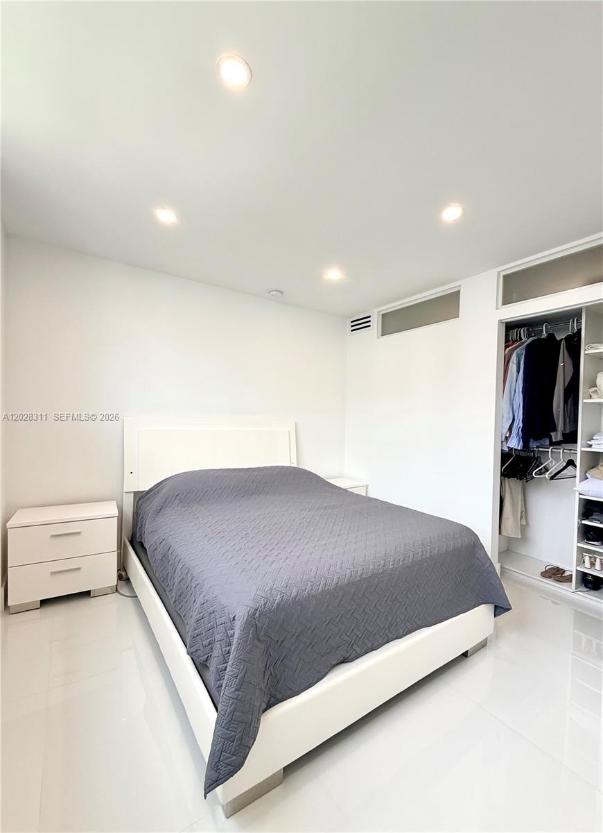 19390 Collins Ave #908 Sunny Isles Beach, FL 33160