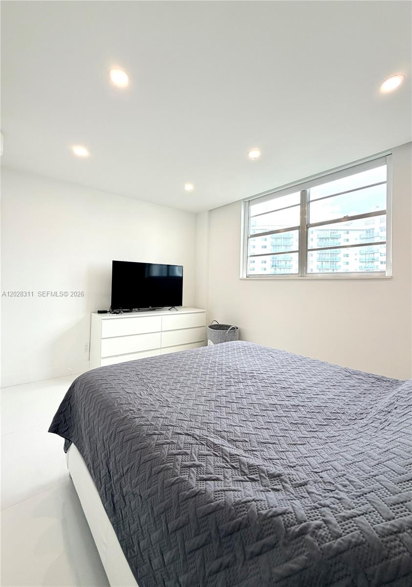 19390 Collins Ave #908 Sunny Isles Beach, FL 33160