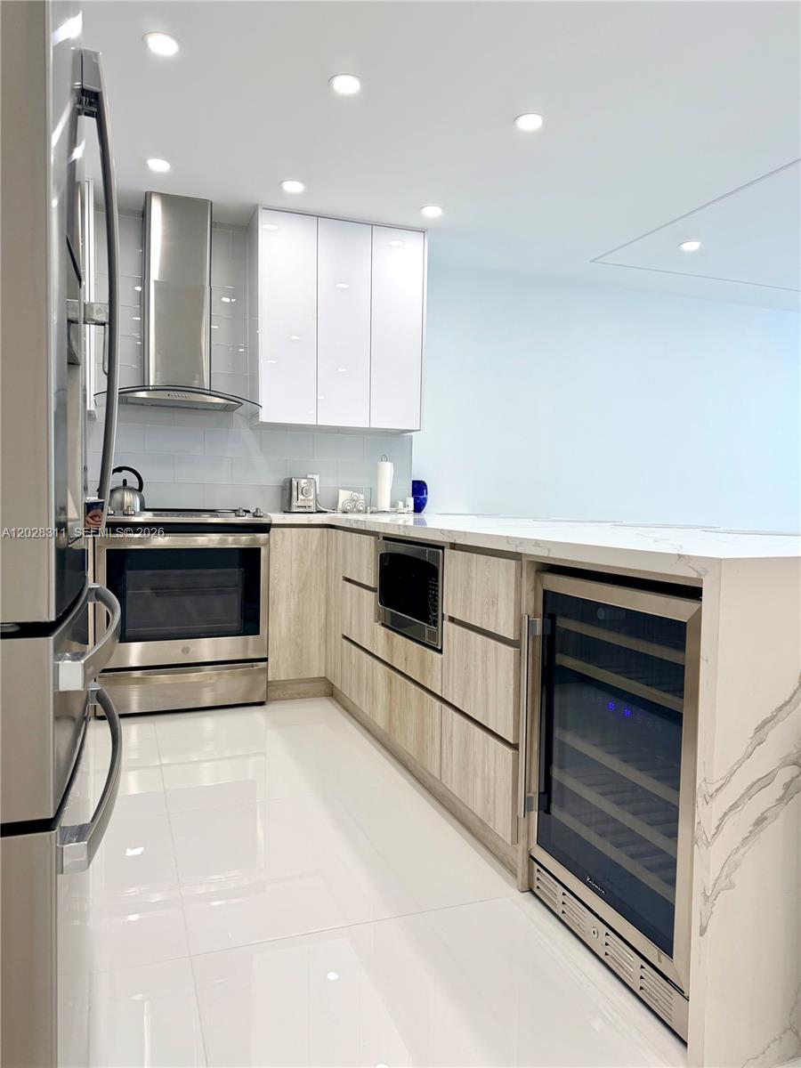 19390 Collins Ave #908 Sunny Isles Beach, FL 33160