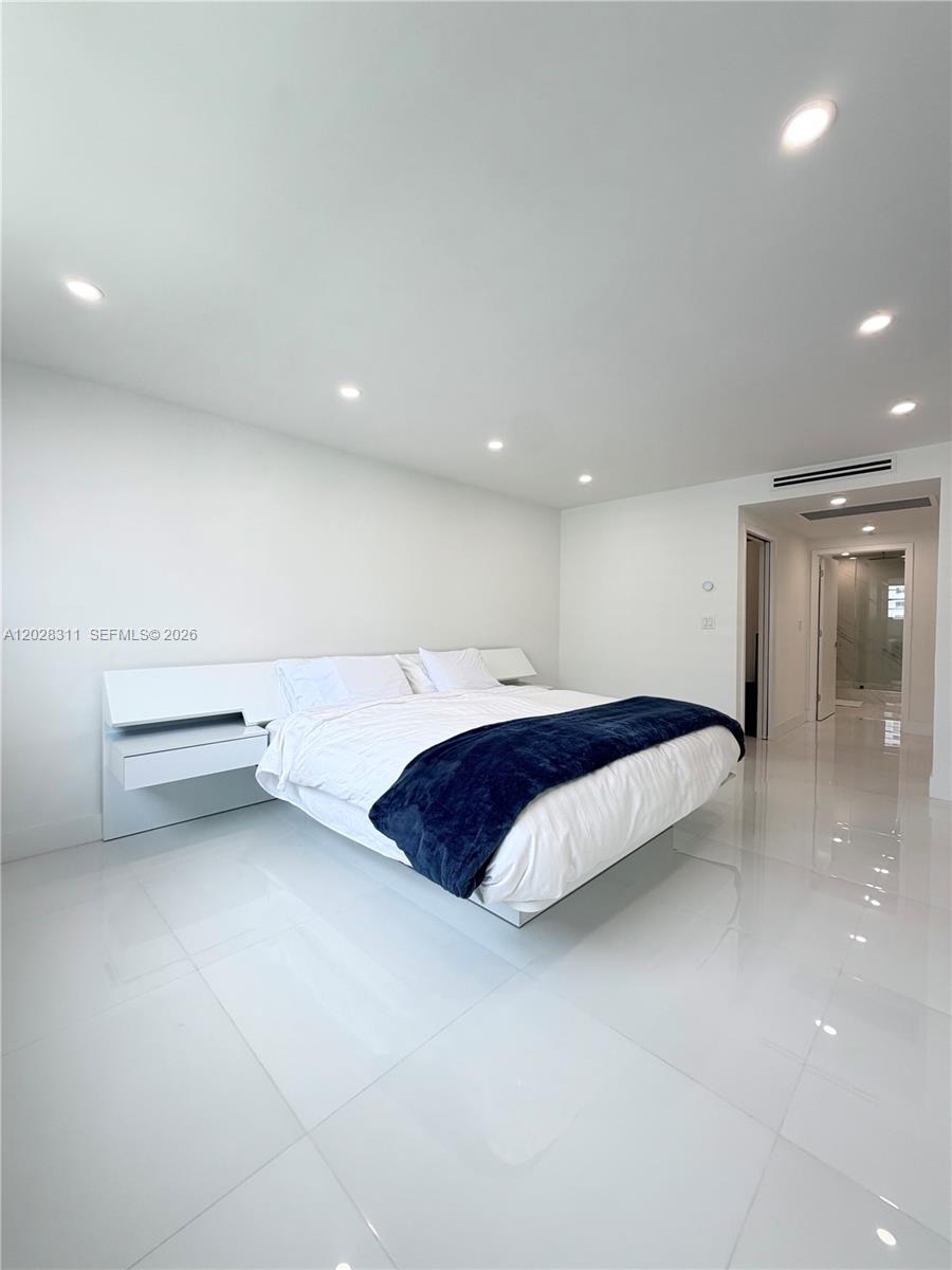 19390 Collins Ave #908 Sunny Isles Beach, FL 33160