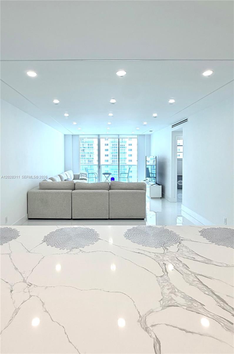 19390 Collins Ave #908 Sunny Isles Beach, FL 33160