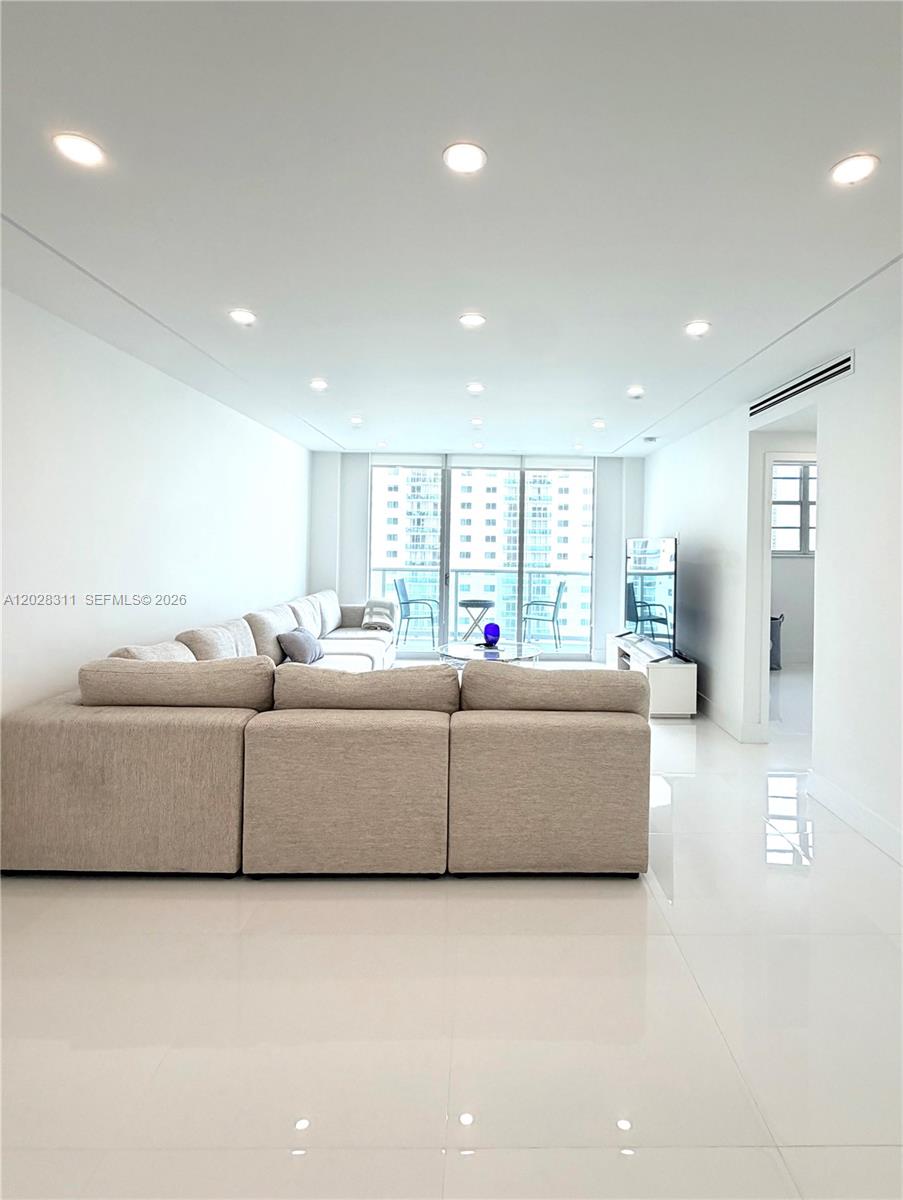 19390 Collins Ave #908 Sunny Isles Beach, FL 33160