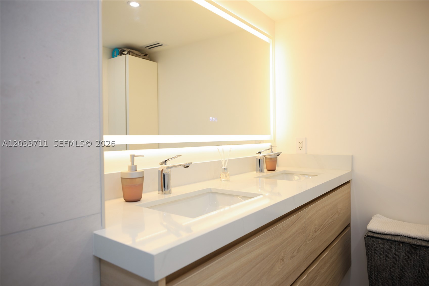 image Arlen House East57