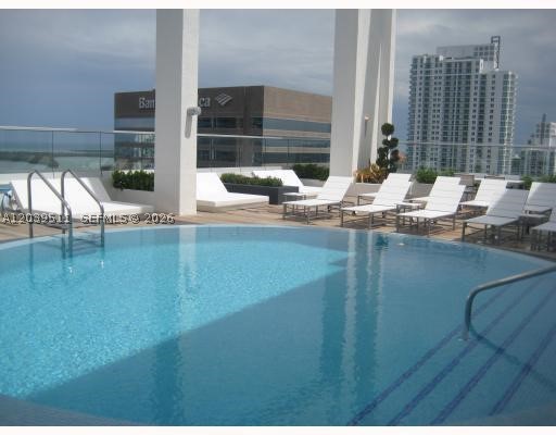 image 500 Brickell West17