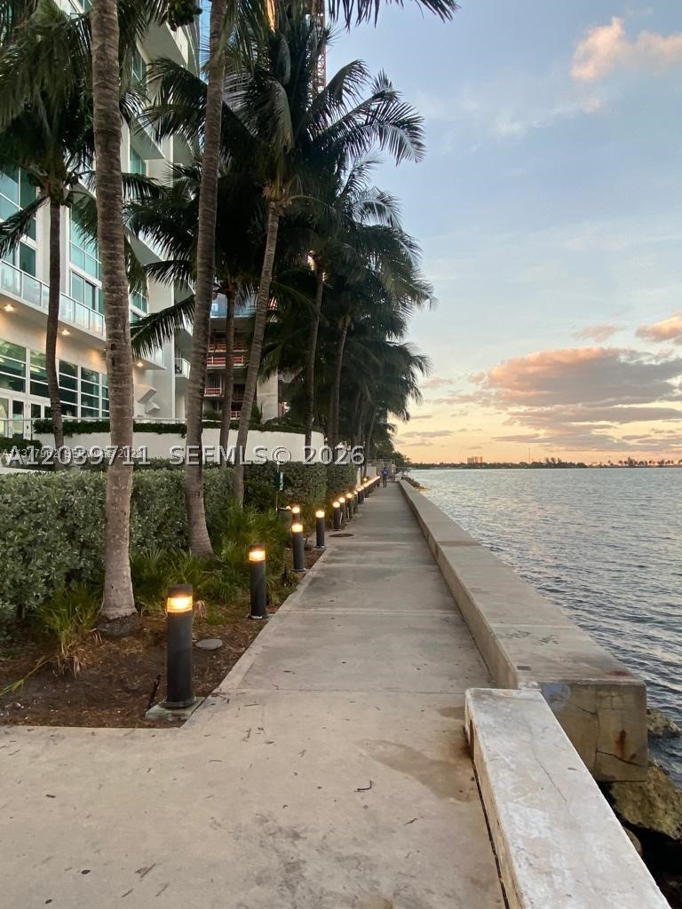 image Onyx on the Bay21