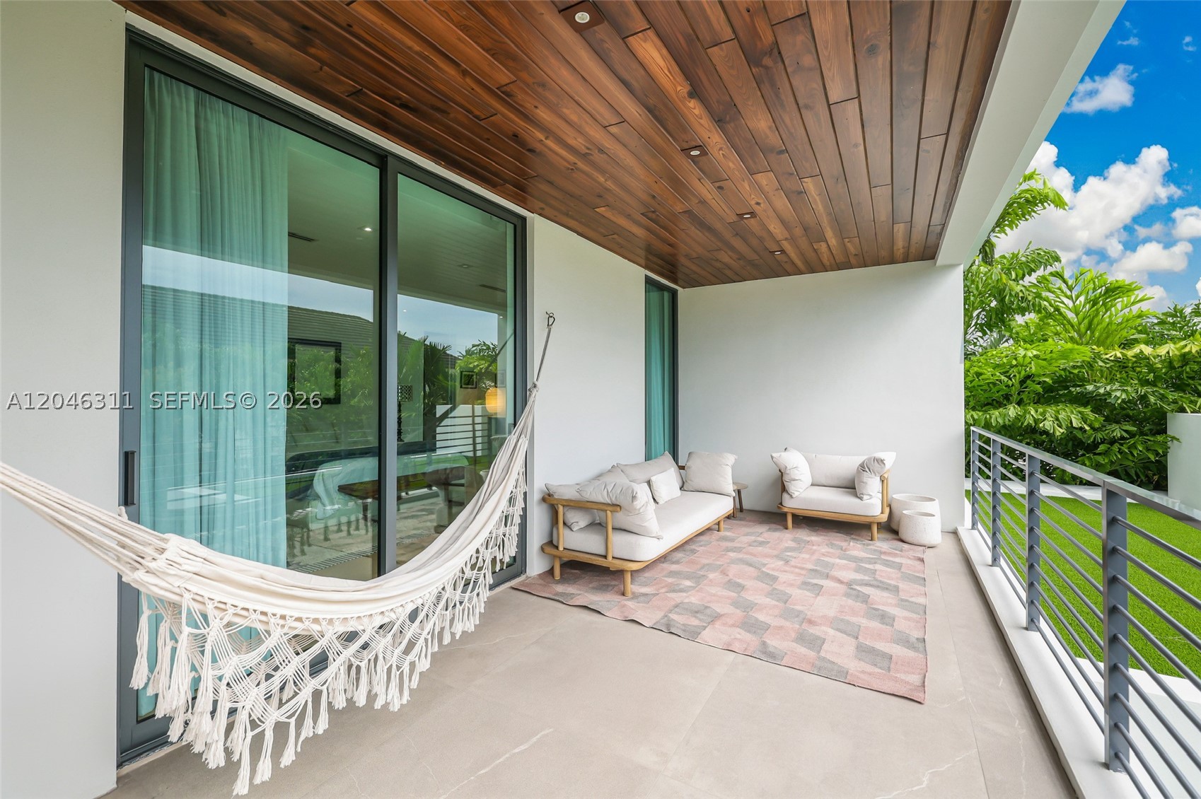 445 Ridgewood Rd Key Biscayne, FL 33149