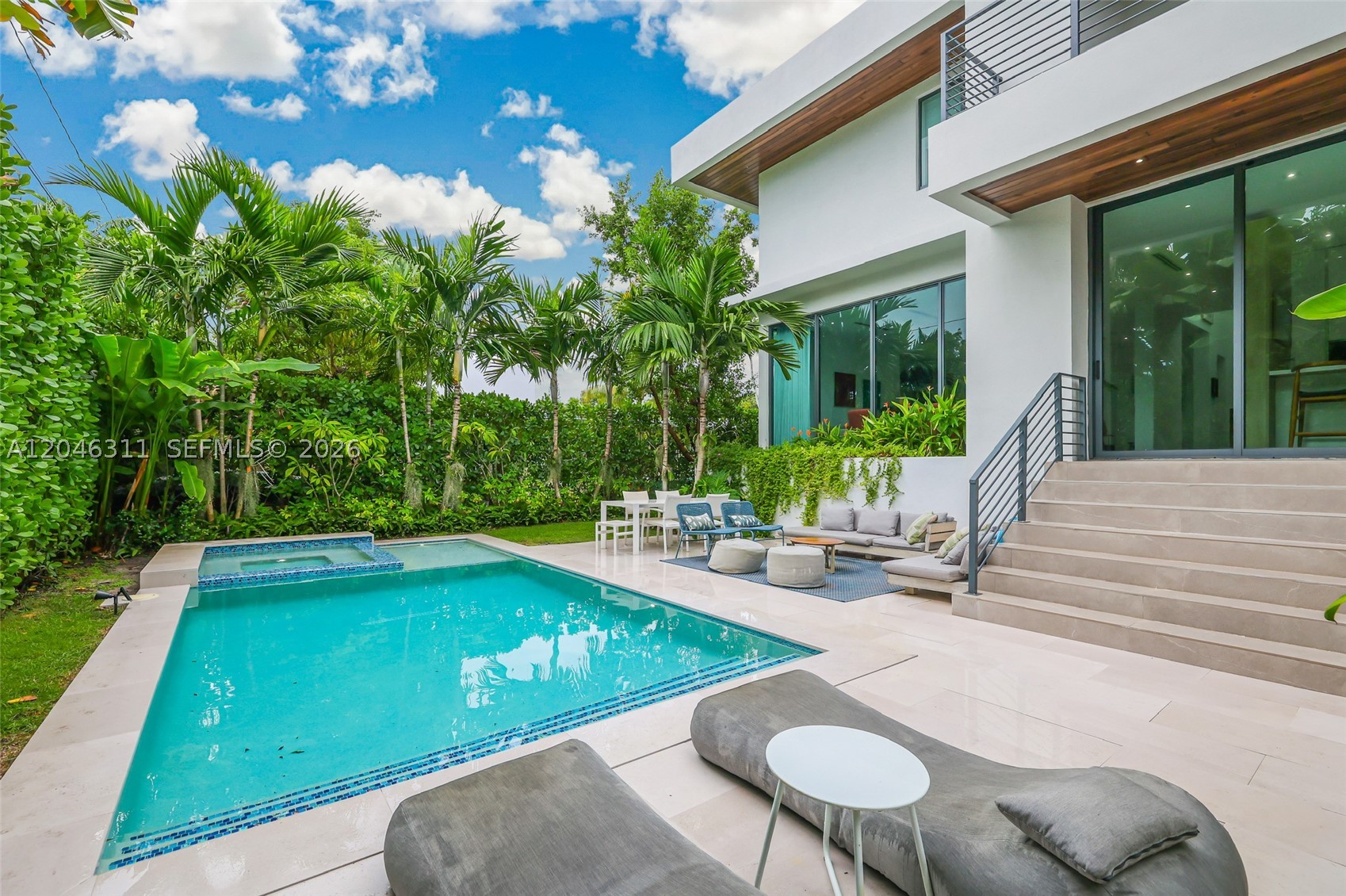 445 Ridgewood Rd Key Biscayne, FL 33149