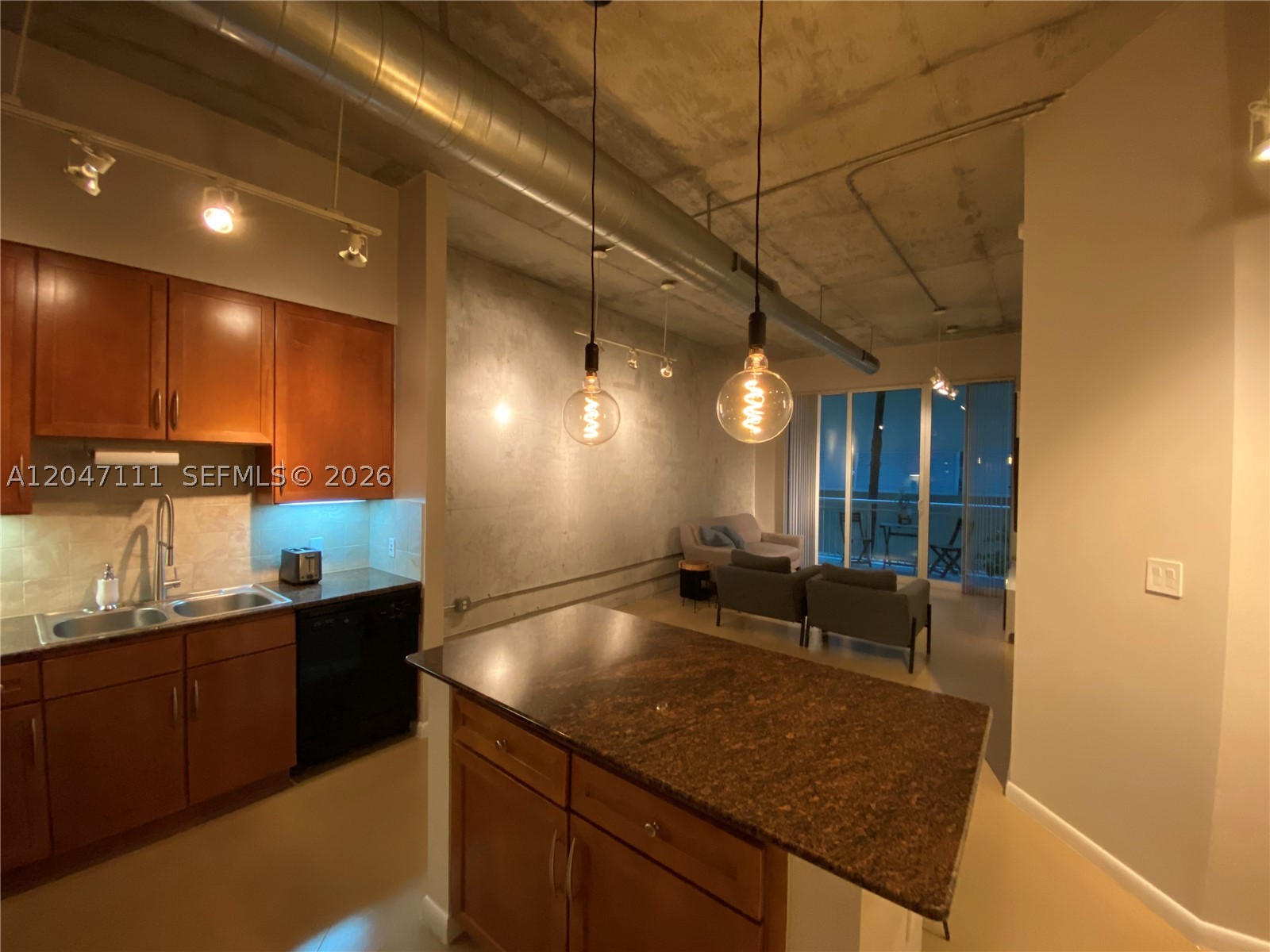 image Cite on the Bay West4