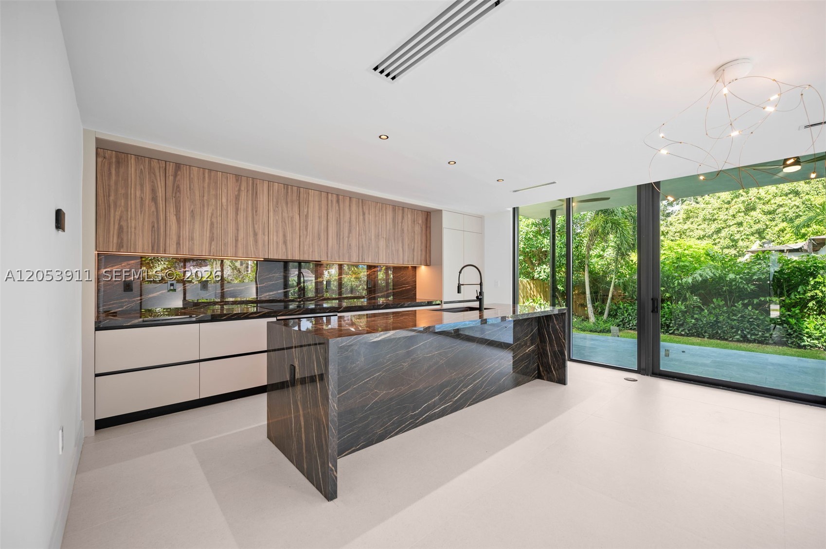 3310 Elizabeth St Miami, FL 33133
