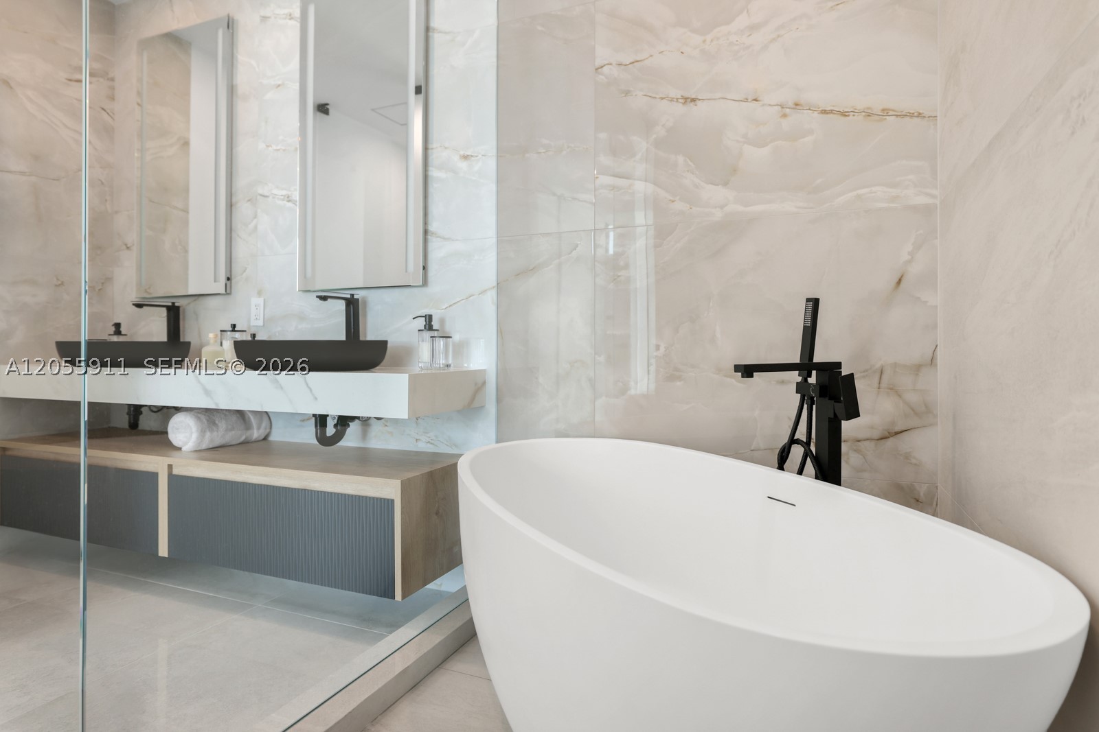 image Eloquence on the Bay16