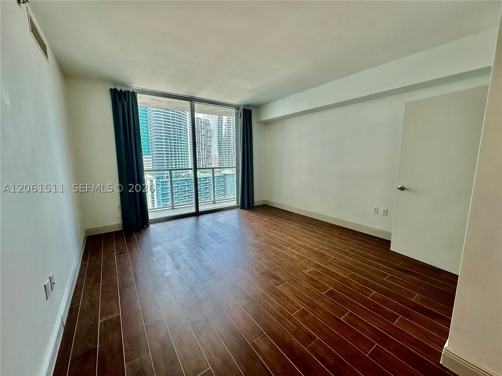 image 500 Brickell East11