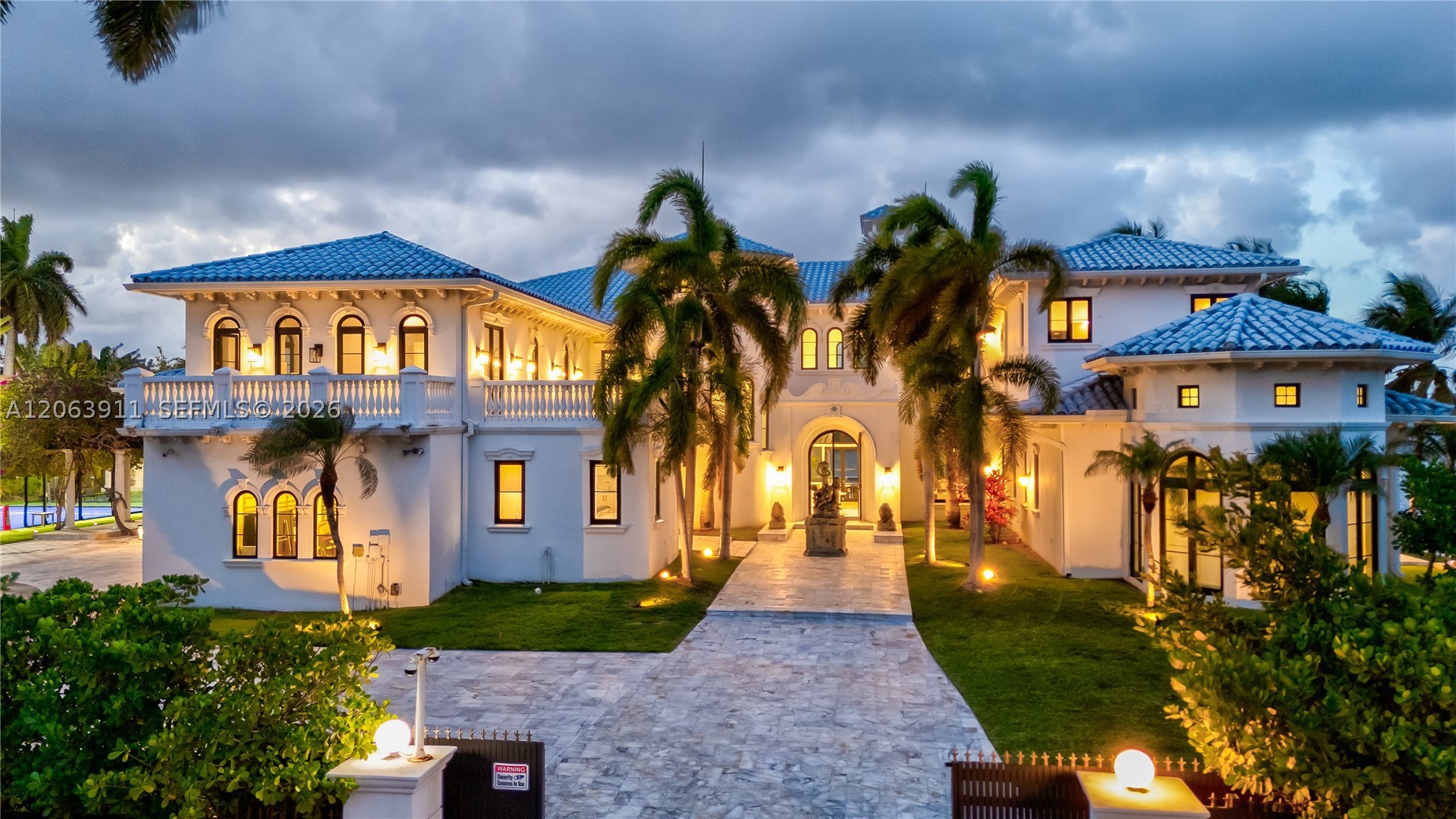 900 S Northlake Dr Hollywood, FL 33019