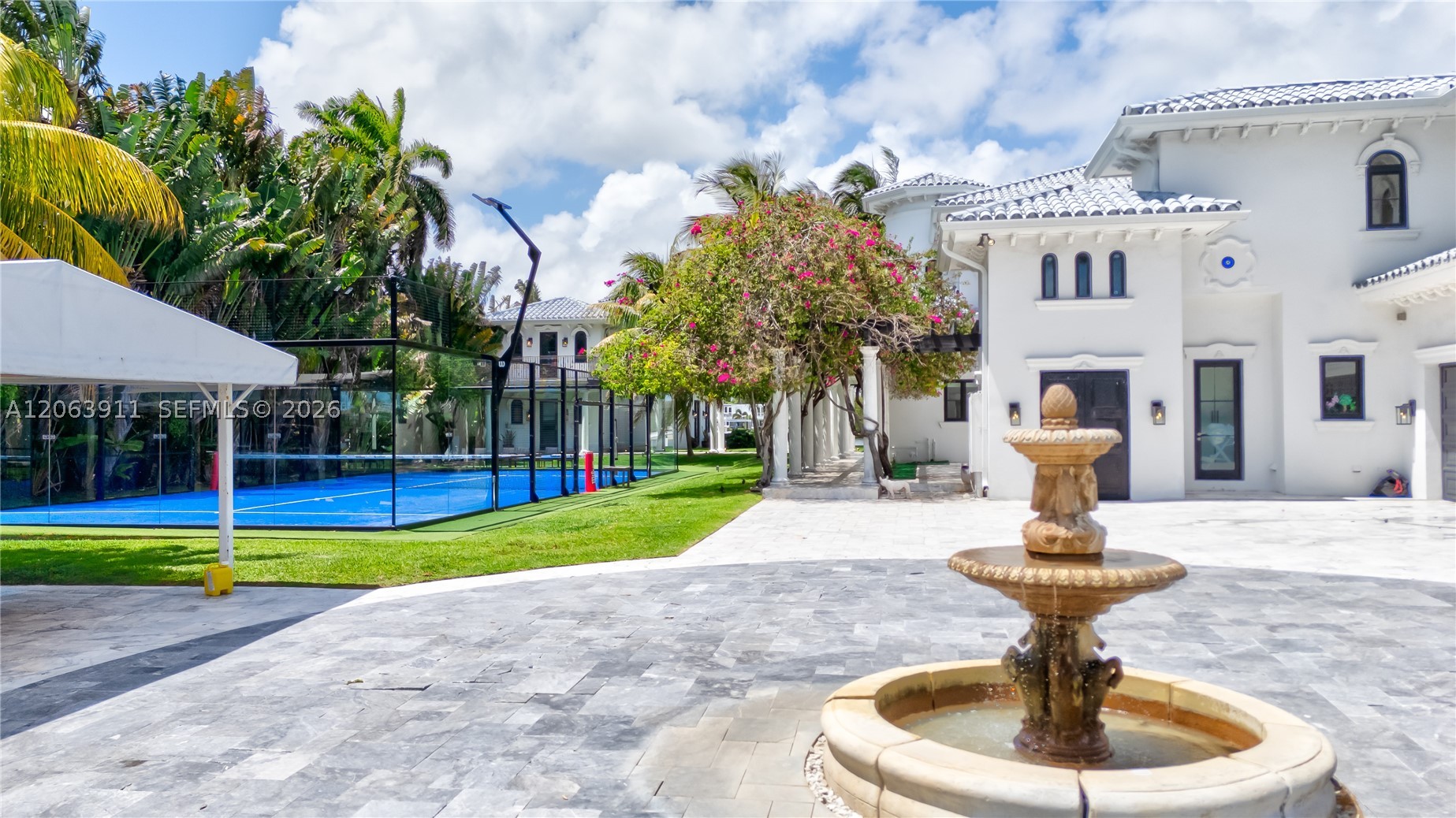 900 S Northlake Dr Hollywood, FL 33019