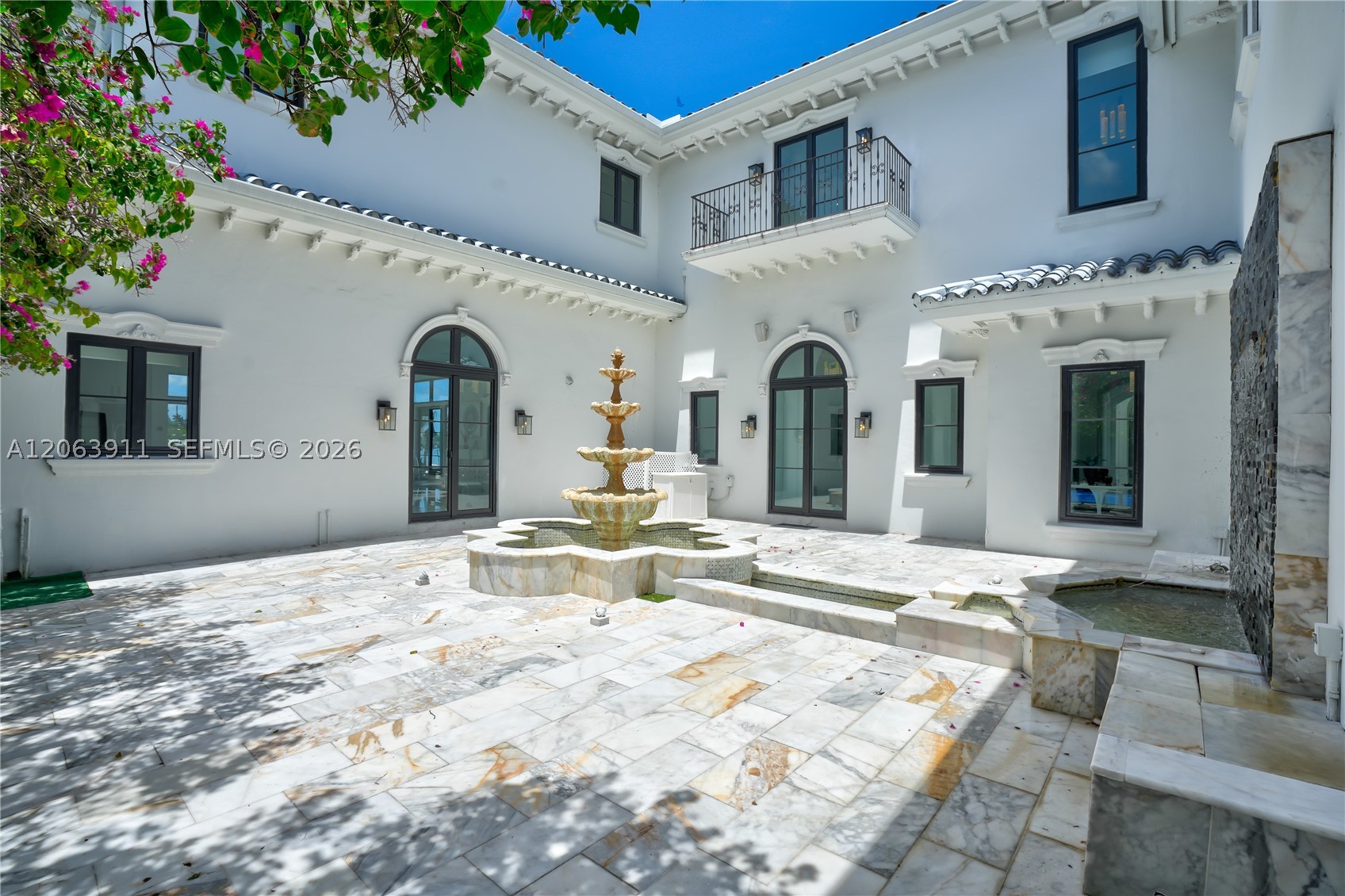 900 S Northlake Dr Hollywood, FL 33019
