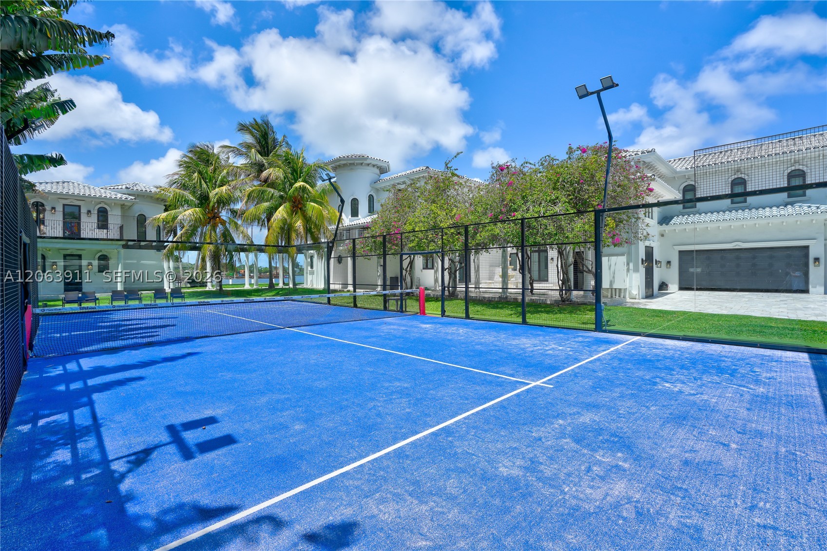 900 S Northlake Dr Hollywood, FL 33019