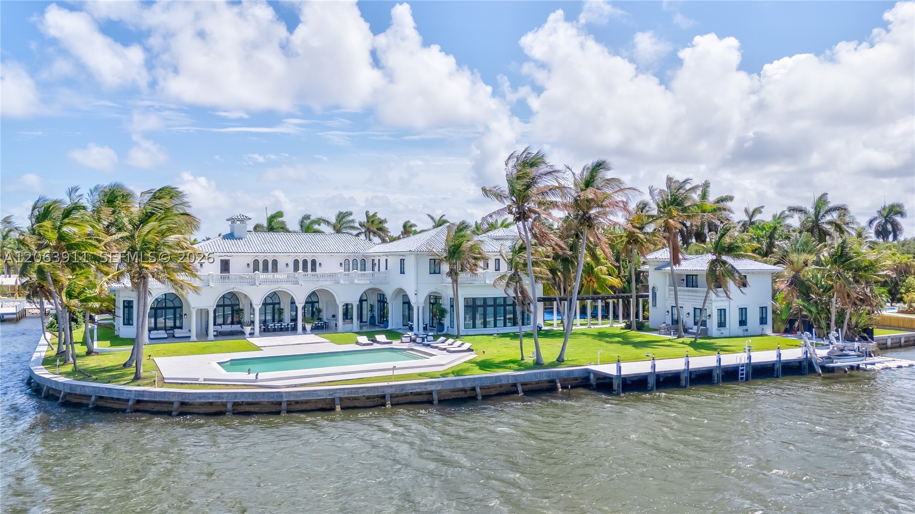 900 S Northlake Dr Hollywood, FL 33019