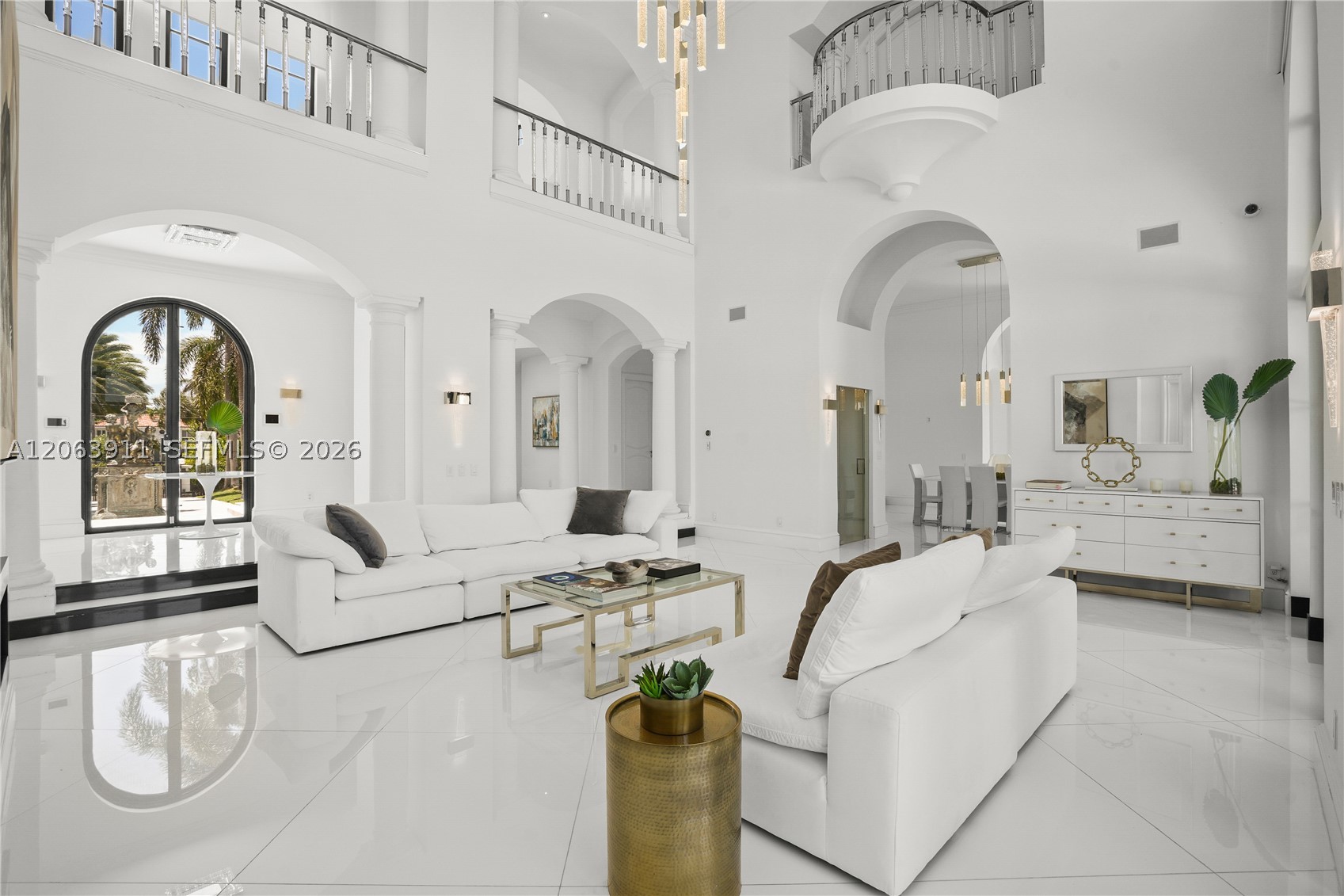 900 S Northlake Dr Hollywood, FL 33019