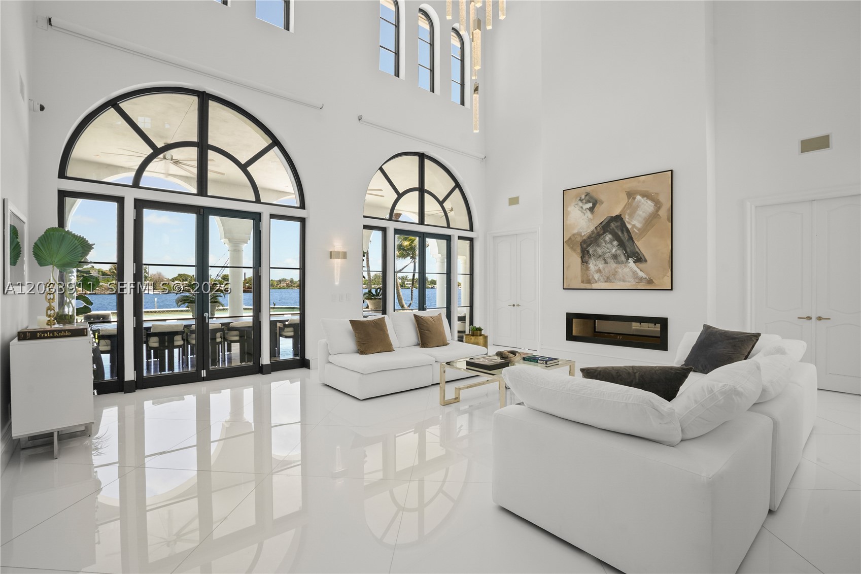 900 S Northlake Dr Hollywood, FL 33019