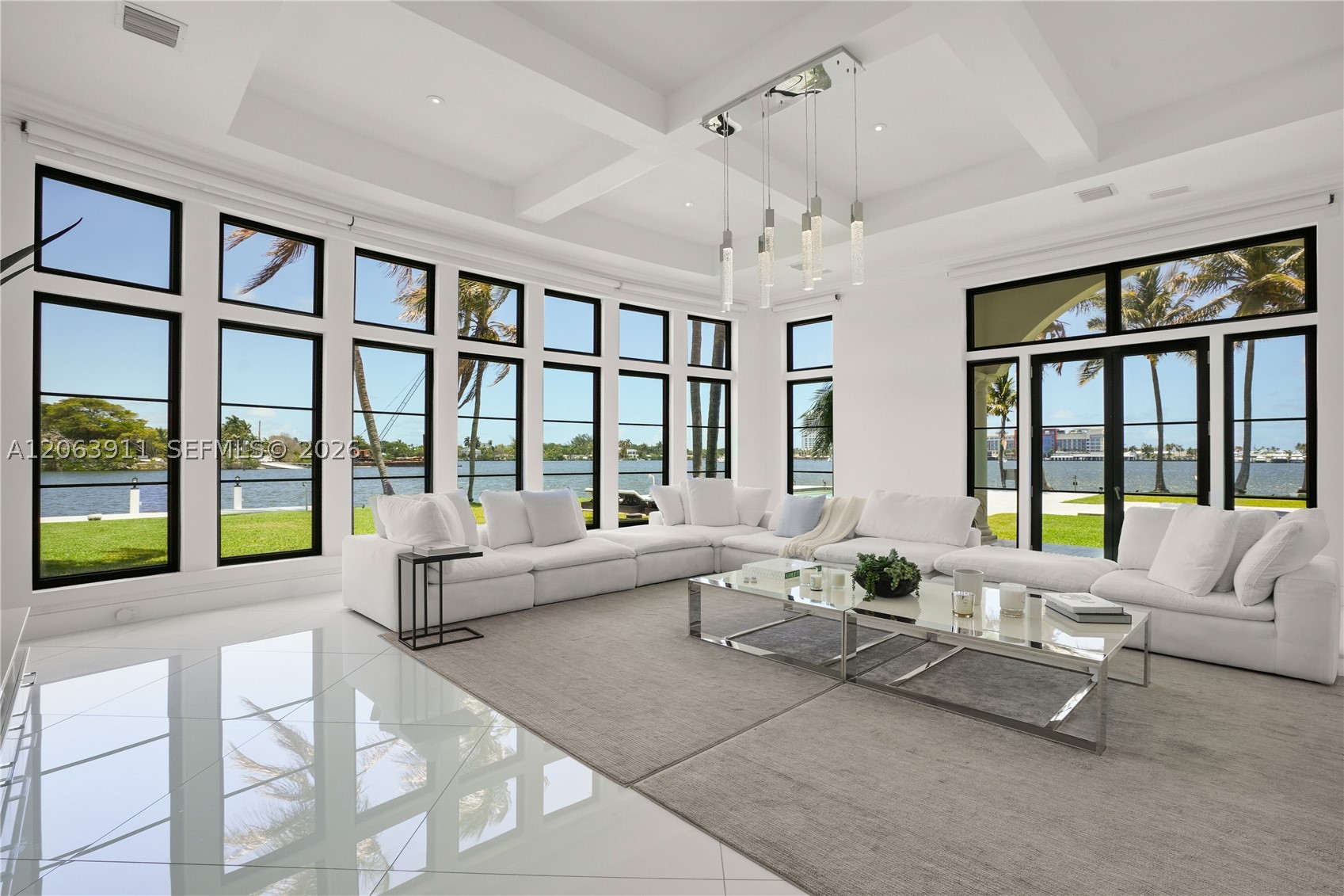 900 S Northlake Dr Hollywood, FL 33019