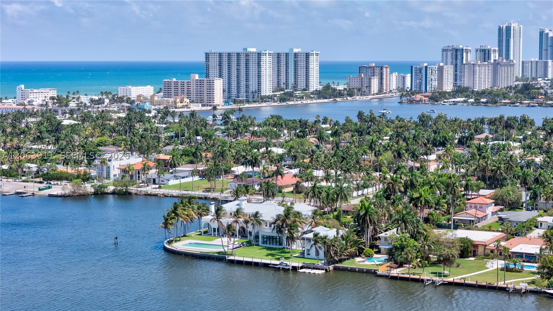 900 S Northlake Dr Hollywood, FL 33019