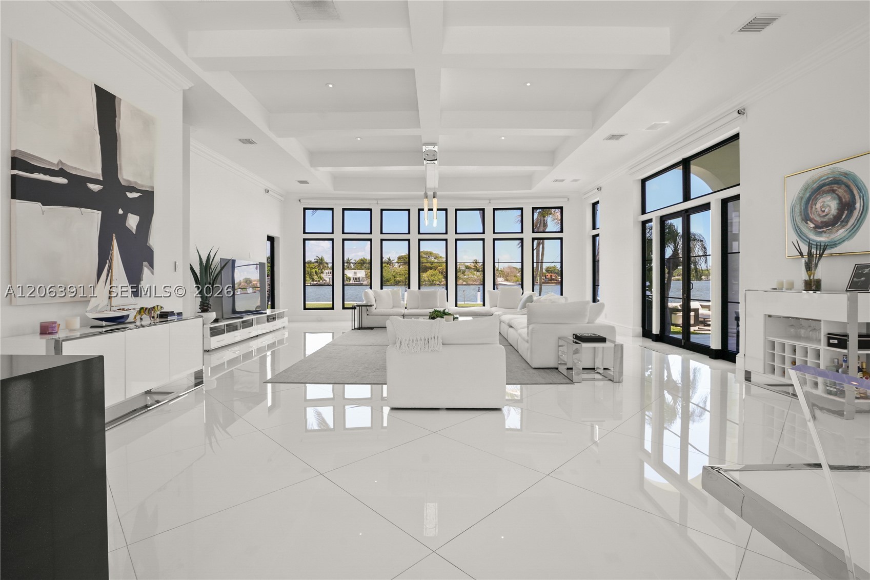 900 S Northlake Dr Hollywood, FL 33019