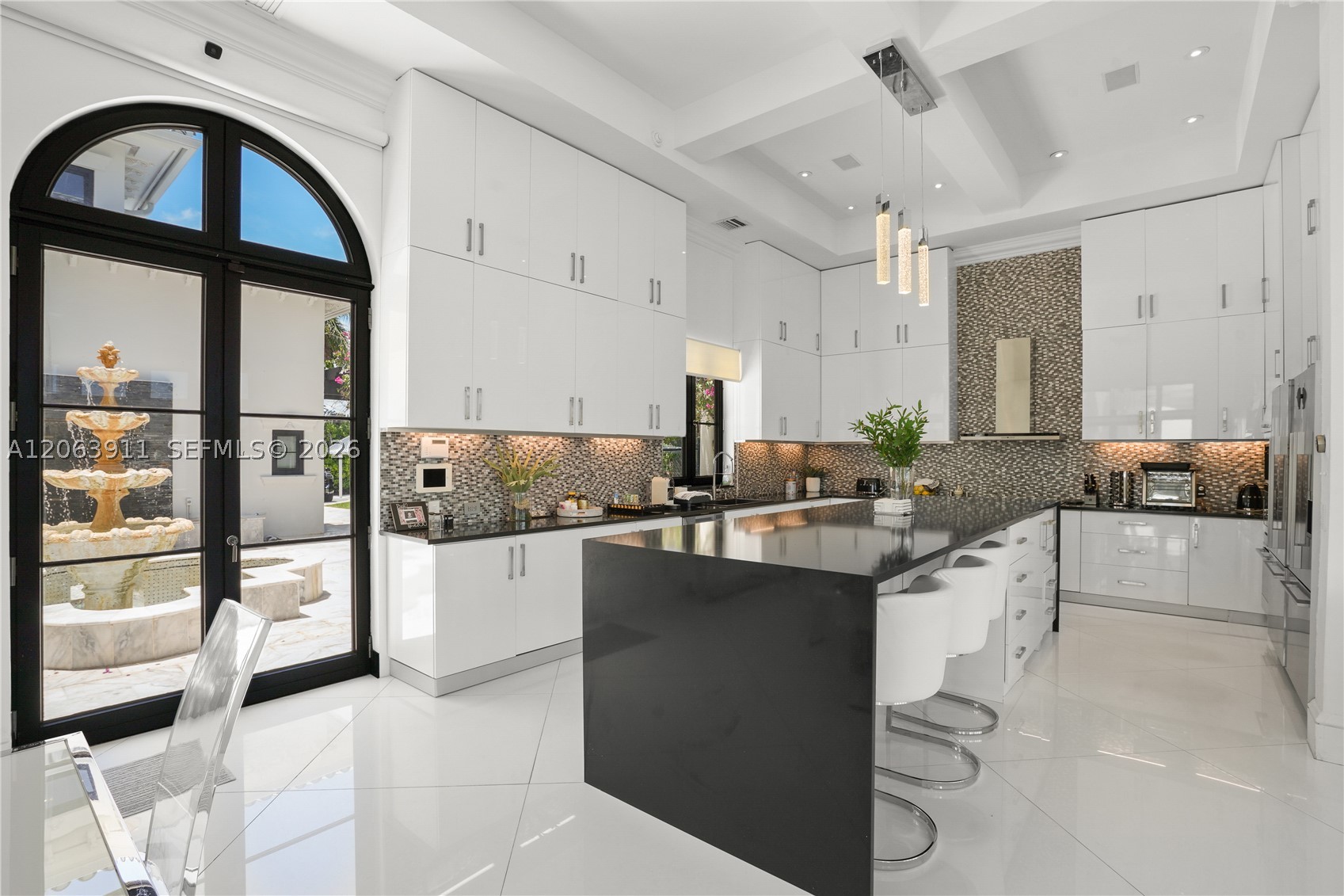 900 S Northlake Dr Hollywood, FL 33019