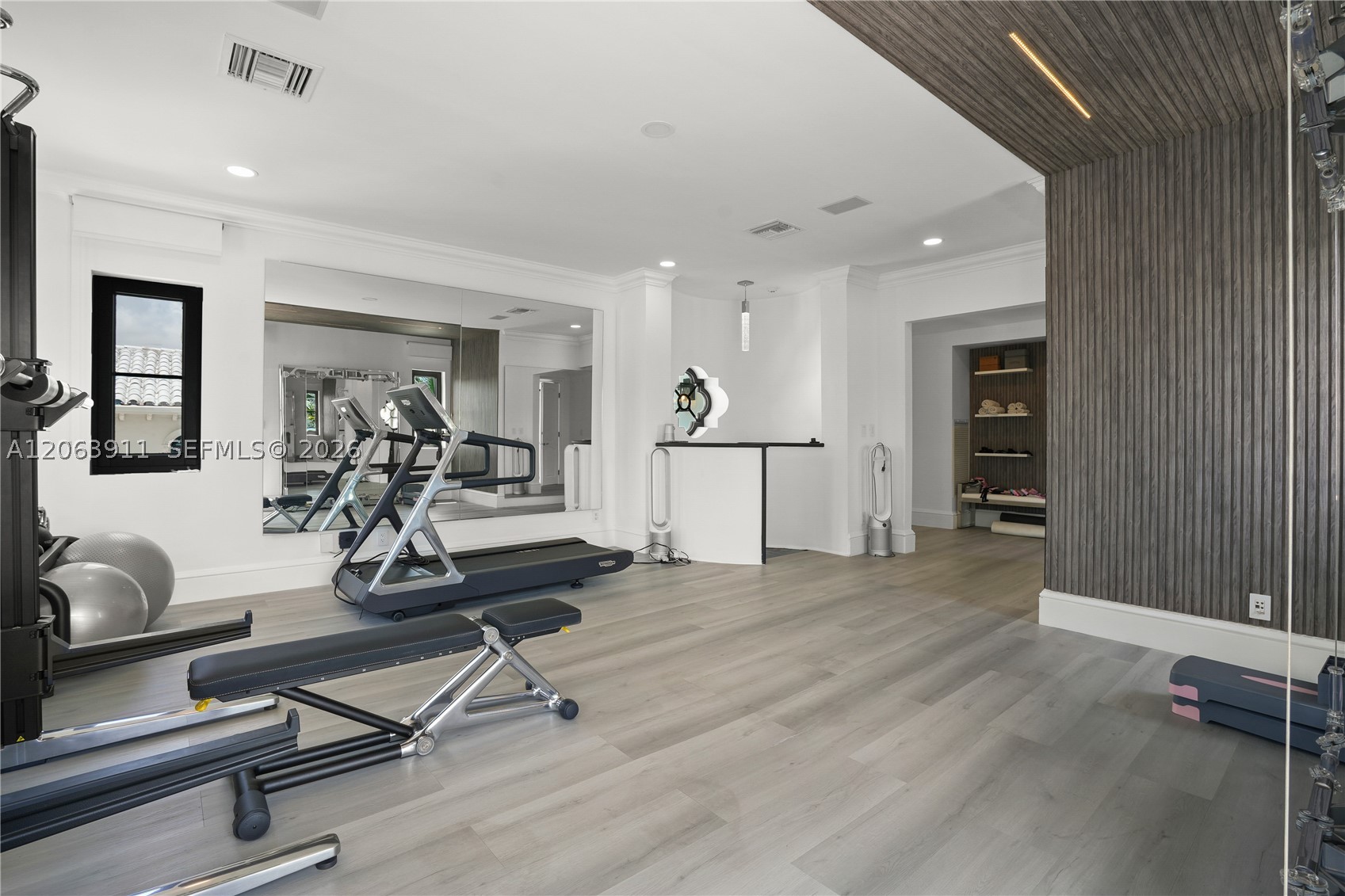900 S Northlake Dr Hollywood, FL 33019
