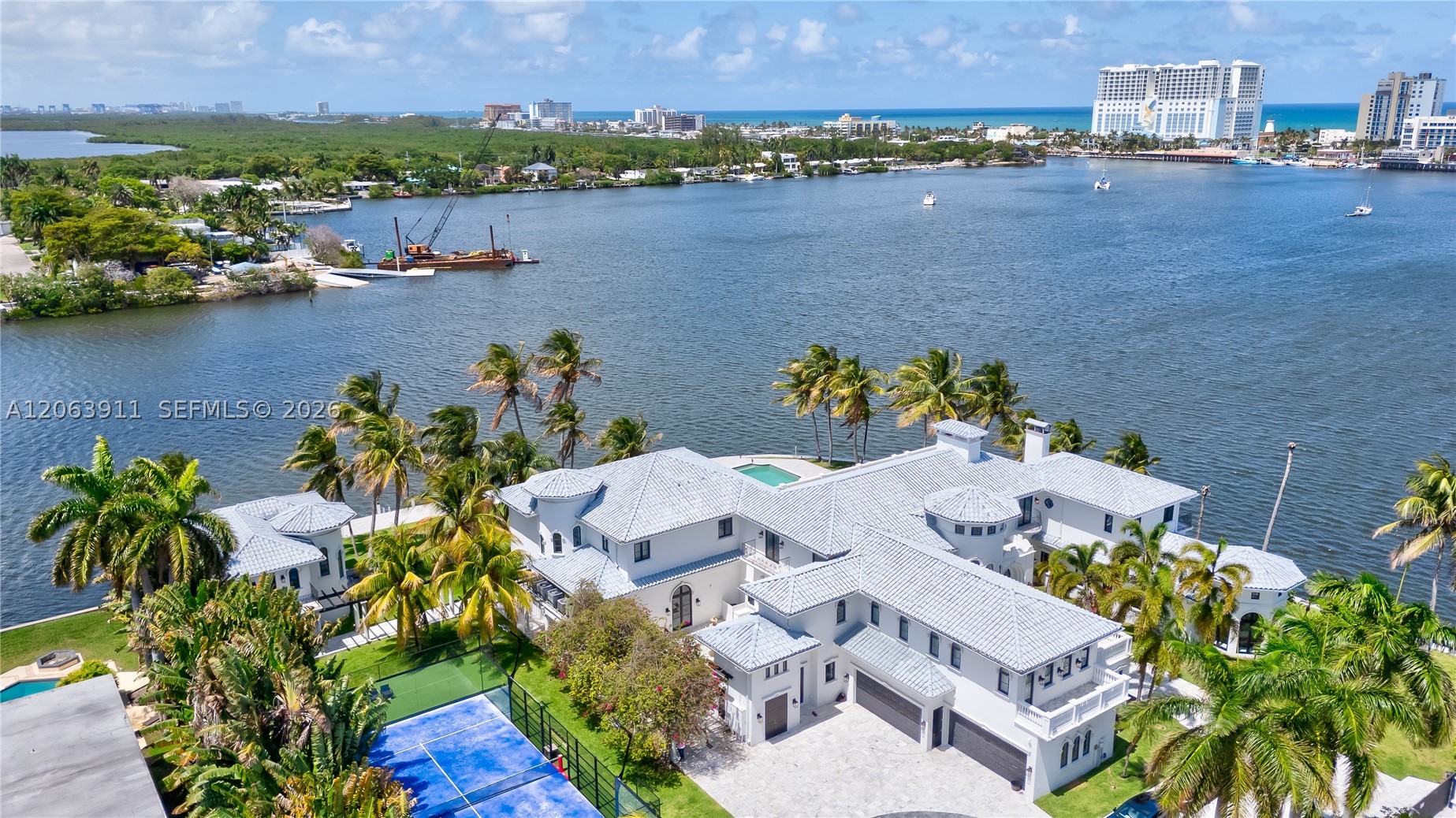 900 S Northlake Dr Hollywood, FL 33019