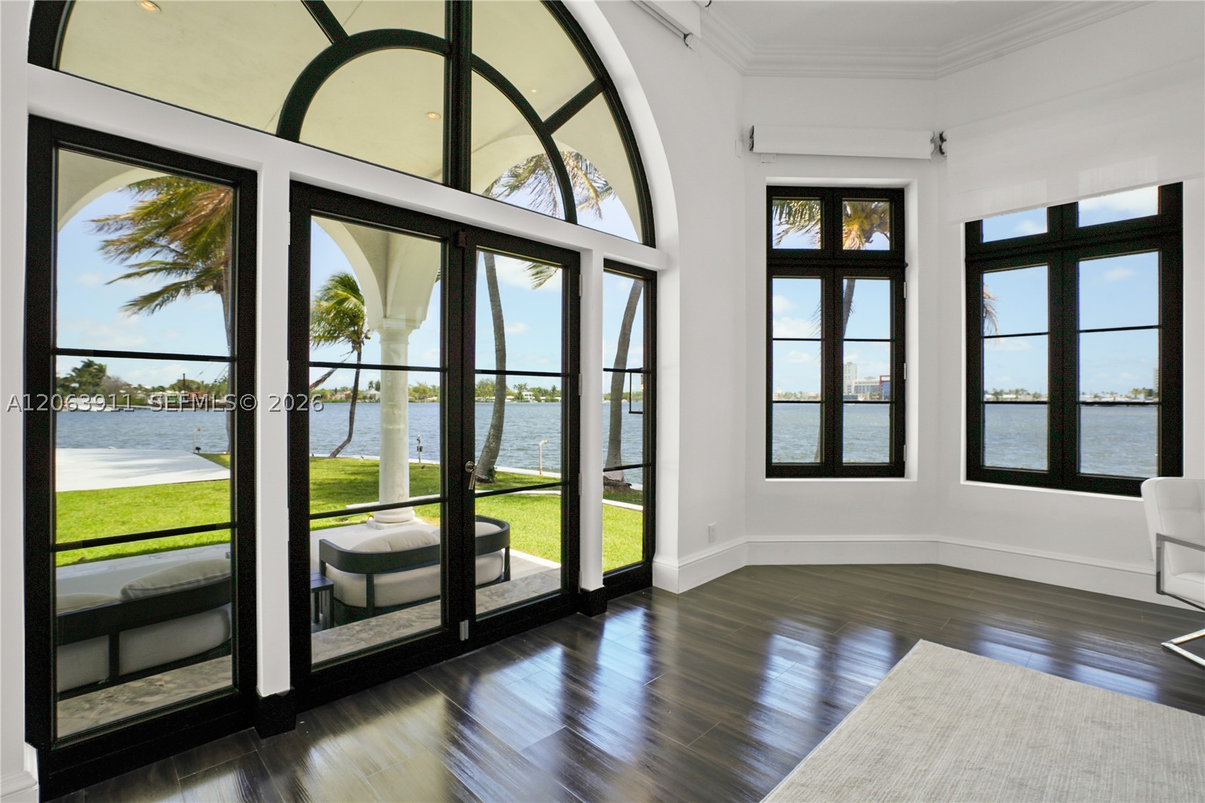 900 S Northlake Dr Hollywood, FL 33019
