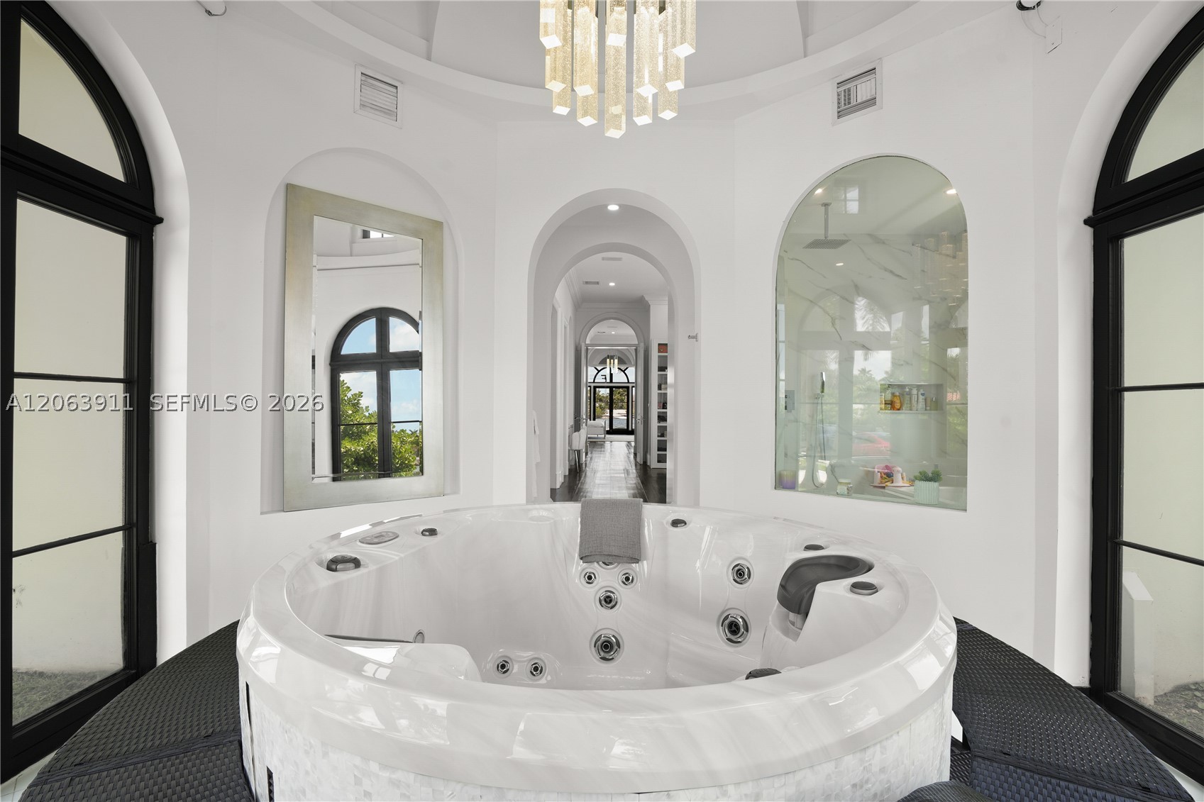 900 S Northlake Dr Hollywood, FL 33019