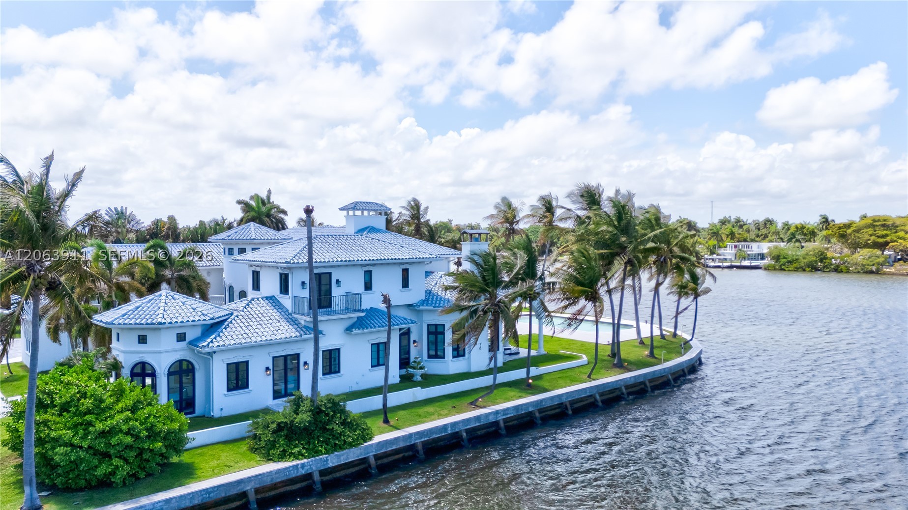 900 S Northlake Dr Hollywood, FL 33019