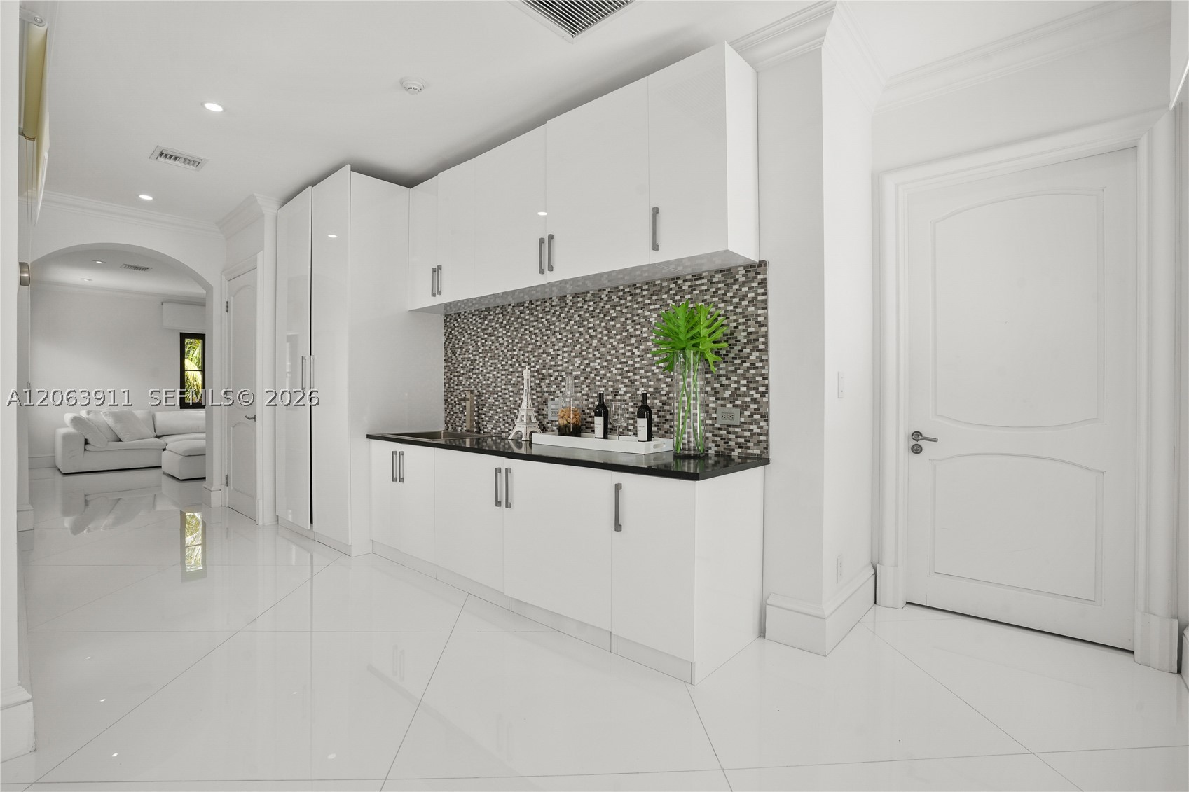 900 S Northlake Dr Hollywood, FL 33019