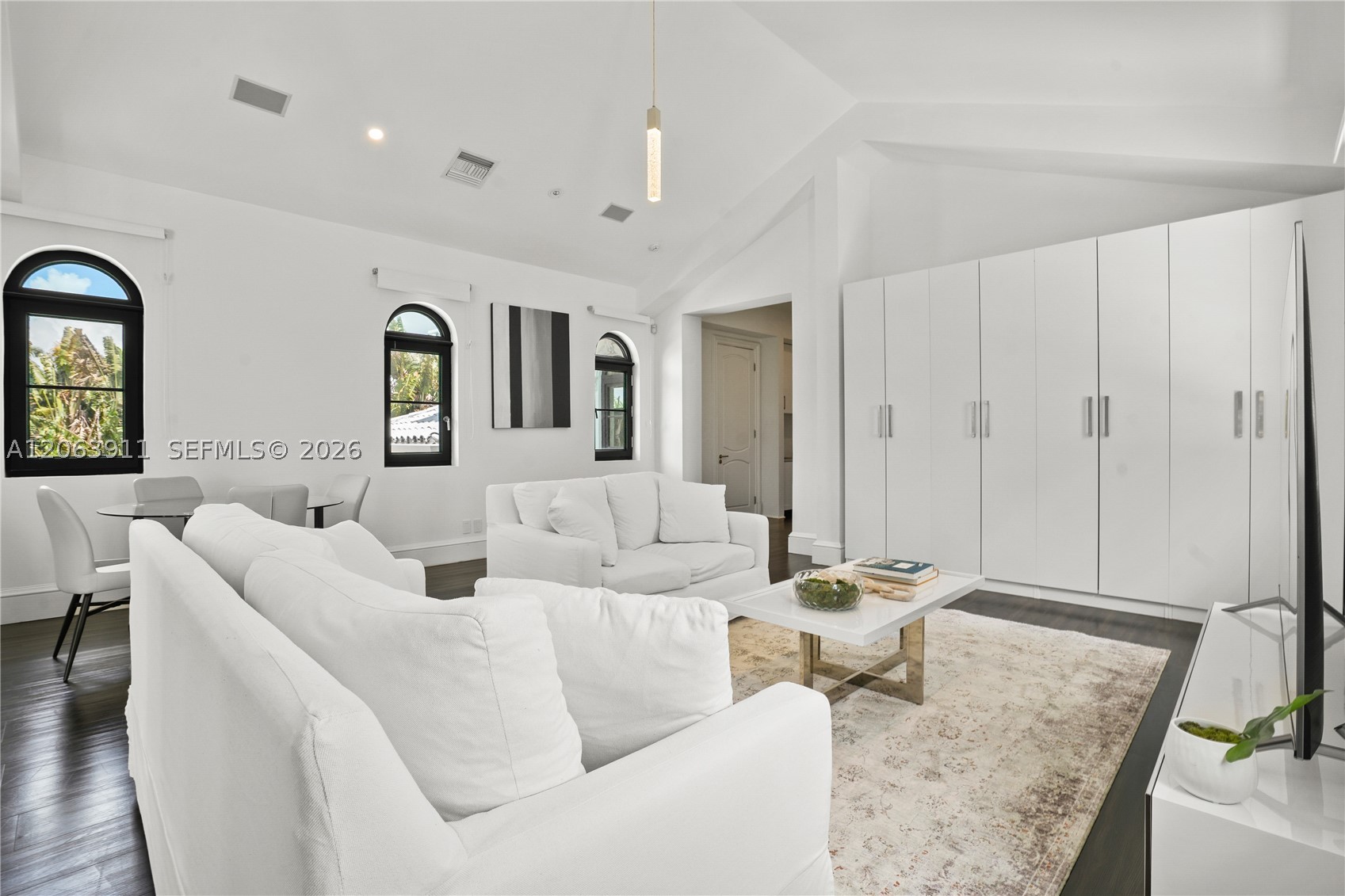 900 S Northlake Dr Hollywood, FL 33019