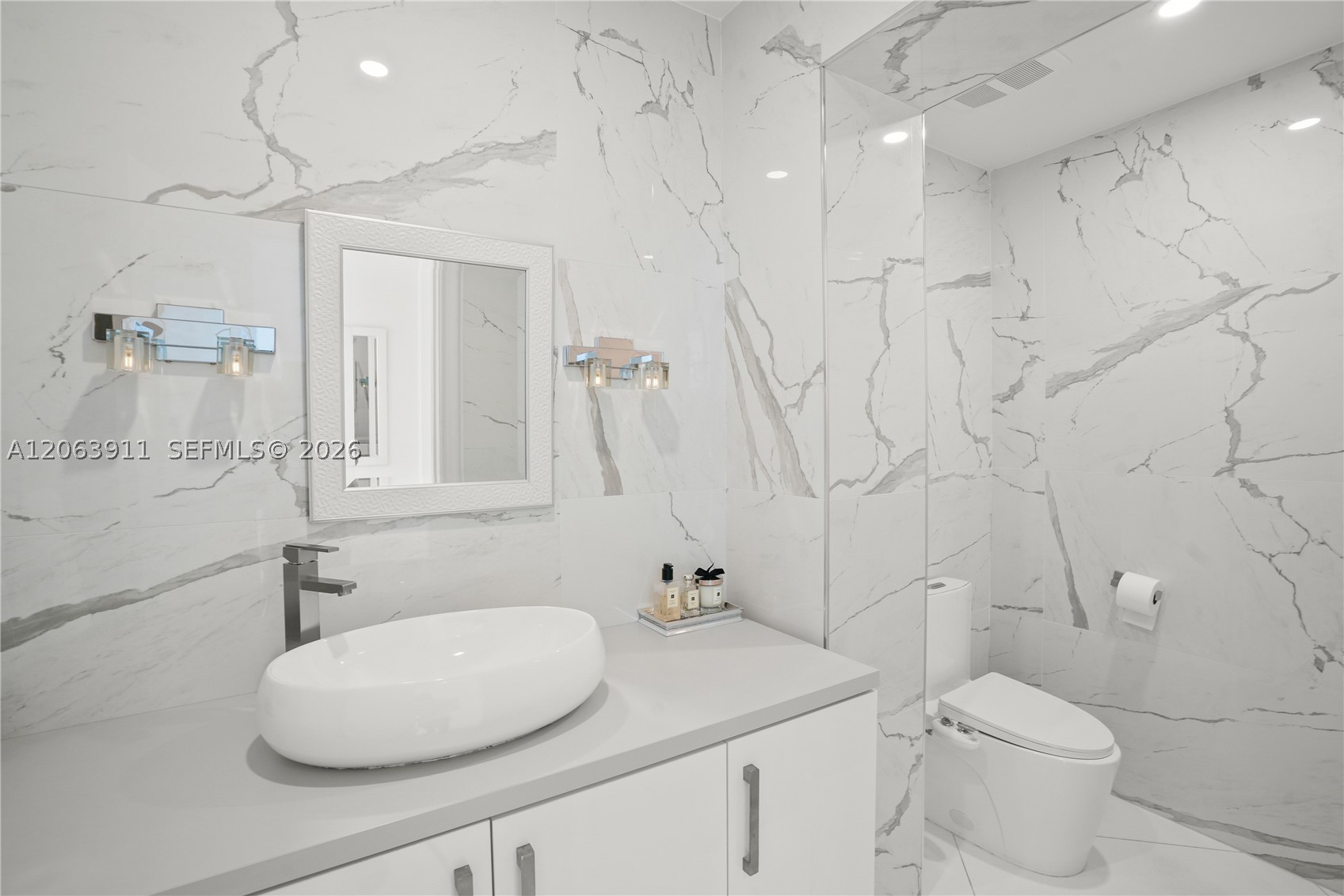 900 S Northlake Dr Hollywood, FL 33019