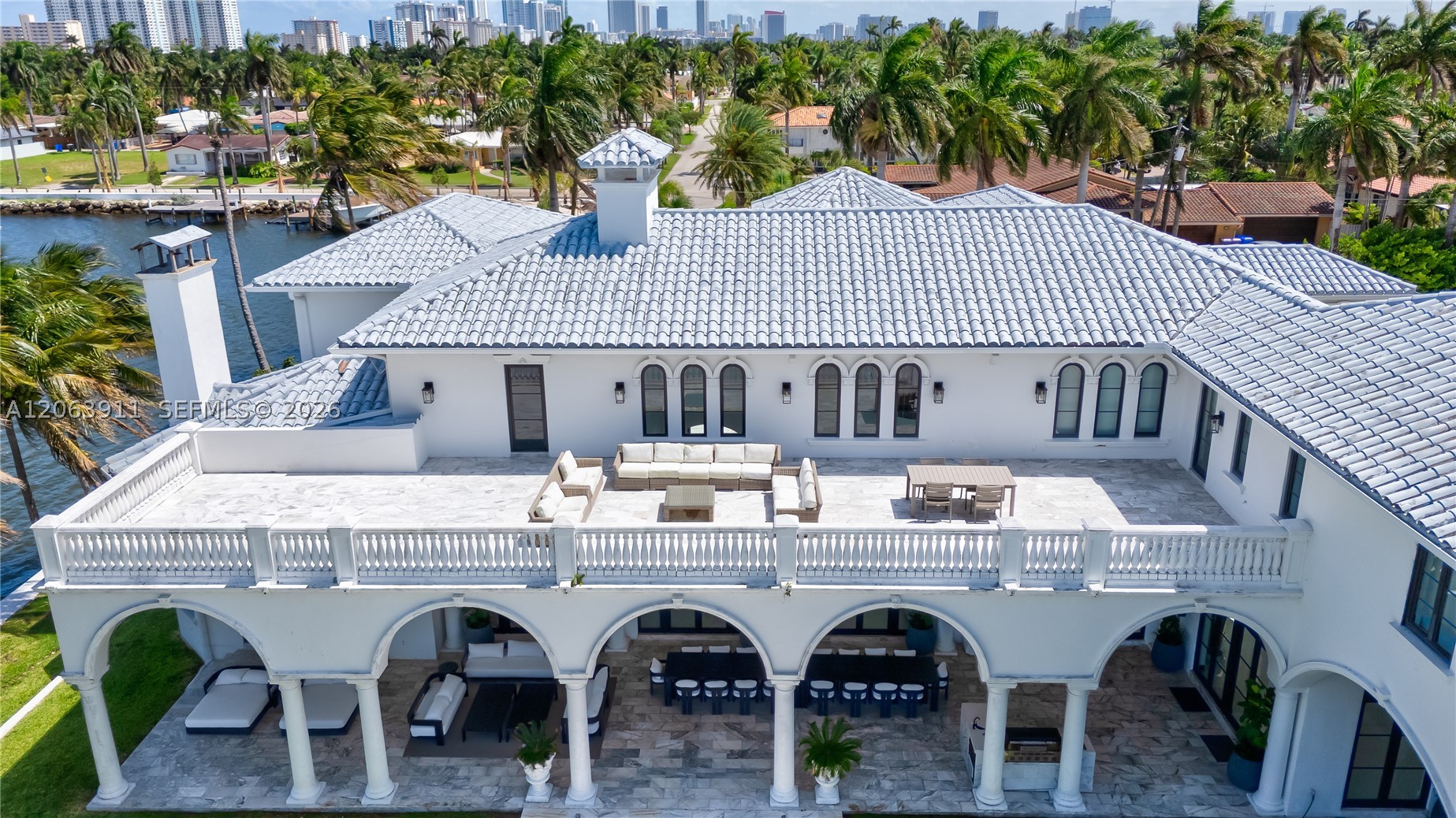 900 S Northlake Dr Hollywood, FL 33019