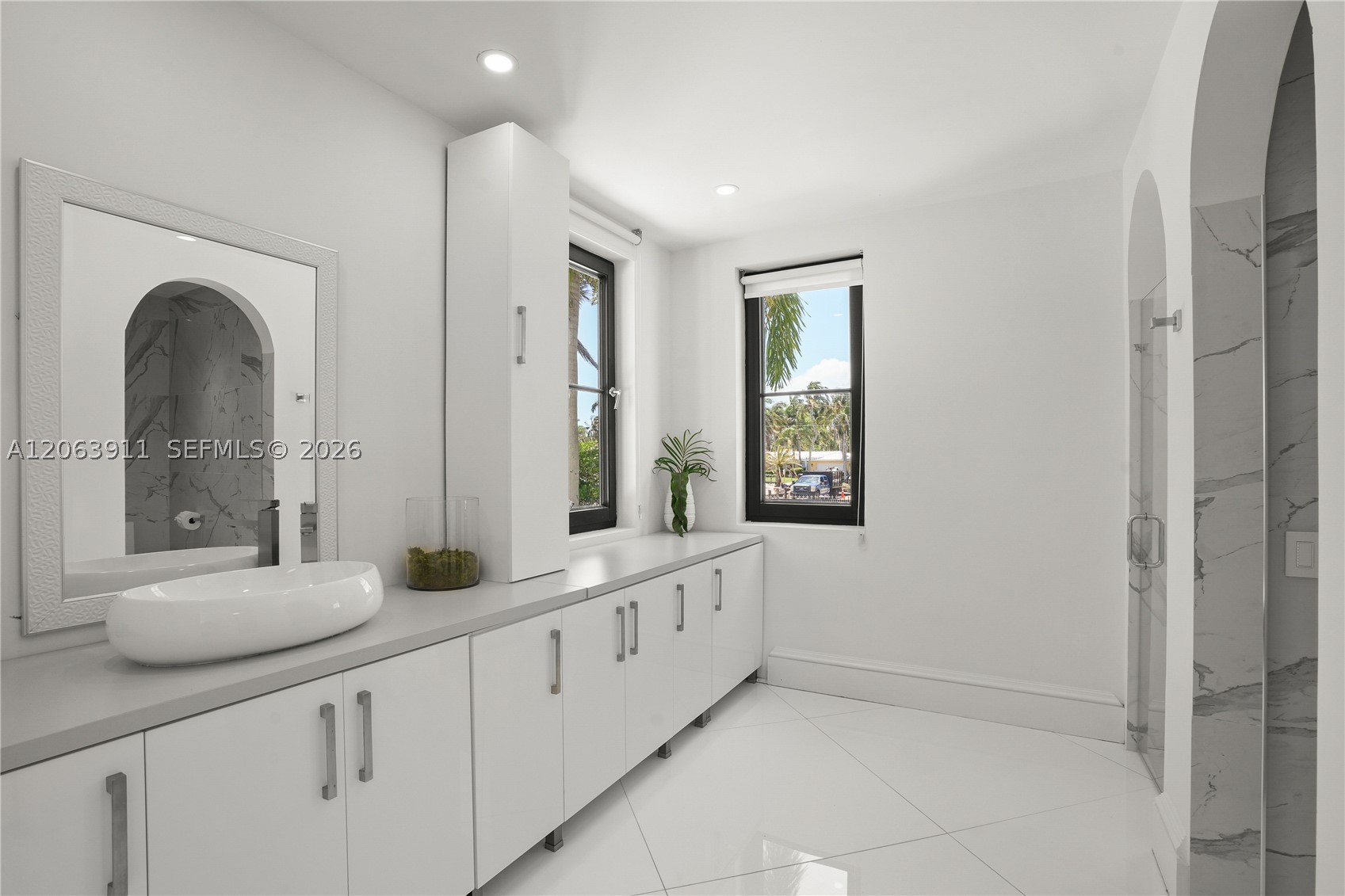 900 S Northlake Dr Hollywood, FL 33019