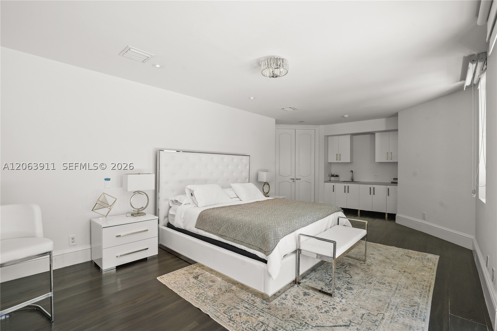 900 S Northlake Dr Hollywood, FL 33019